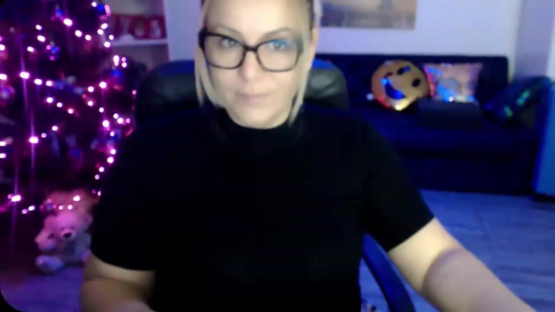 Gallery image thumbnail from A_baby_Boo's myfreecams stream on, 12/08/2022, 15:03 image 5 of 20