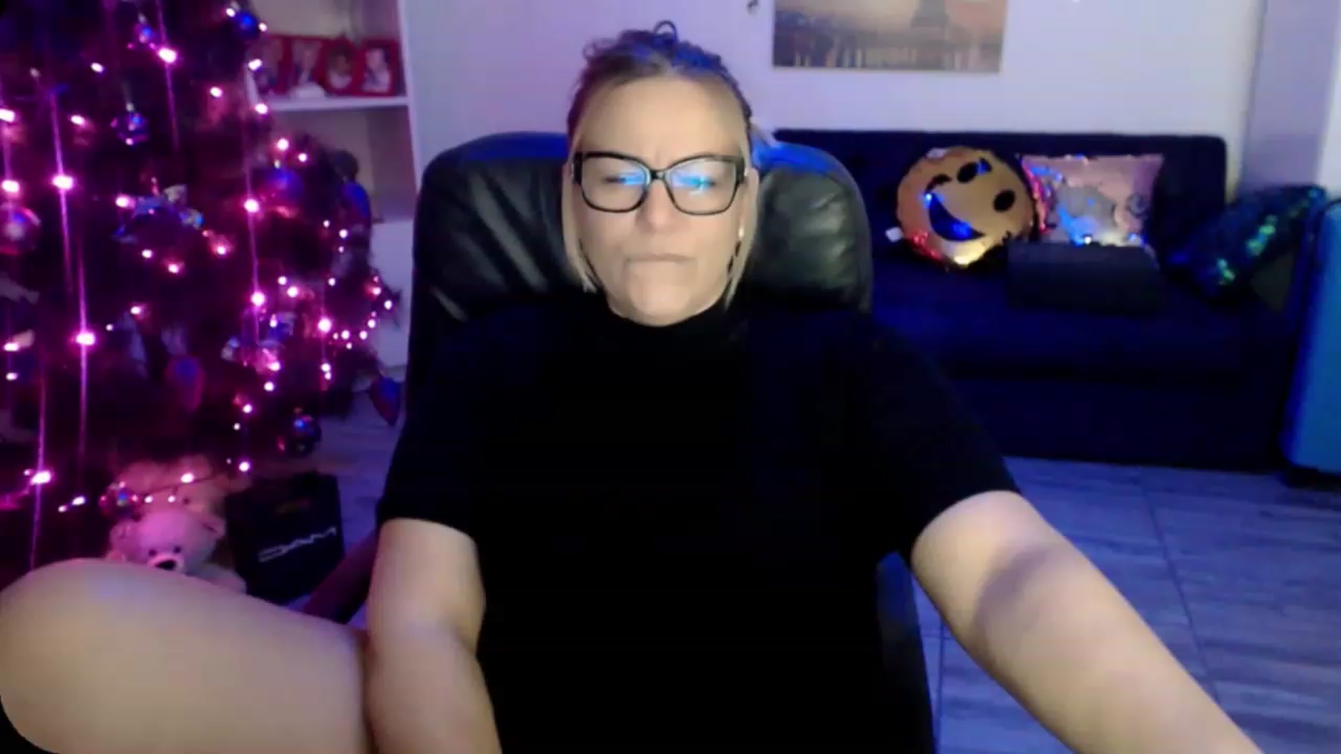 Gallery image thumbnail from A_baby_Boo's myfreecams stream on, 12/08/2022, 15:03 image 18 of 20