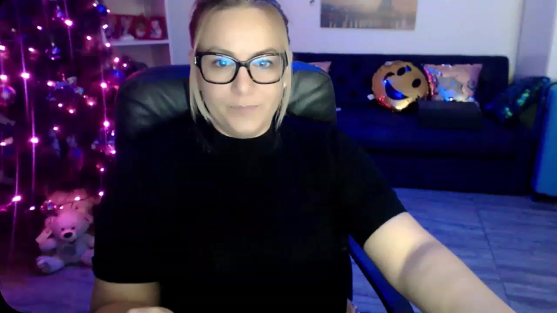 Gallery image thumbnail from A_baby_Boo's myfreecams stream on, 12/08/2022, 15:03 image 13 of 20