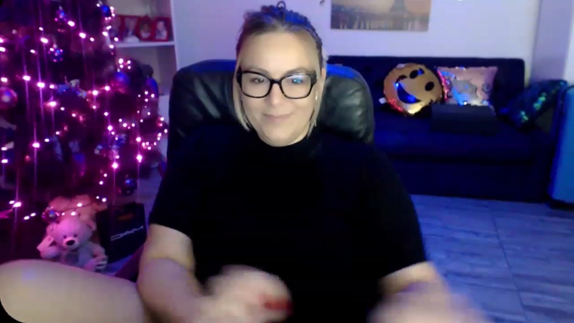 Gallery image thumbnail from A_baby_Boo's myfreecams stream on, 12/08/2022, 15:03 image 17 of 20