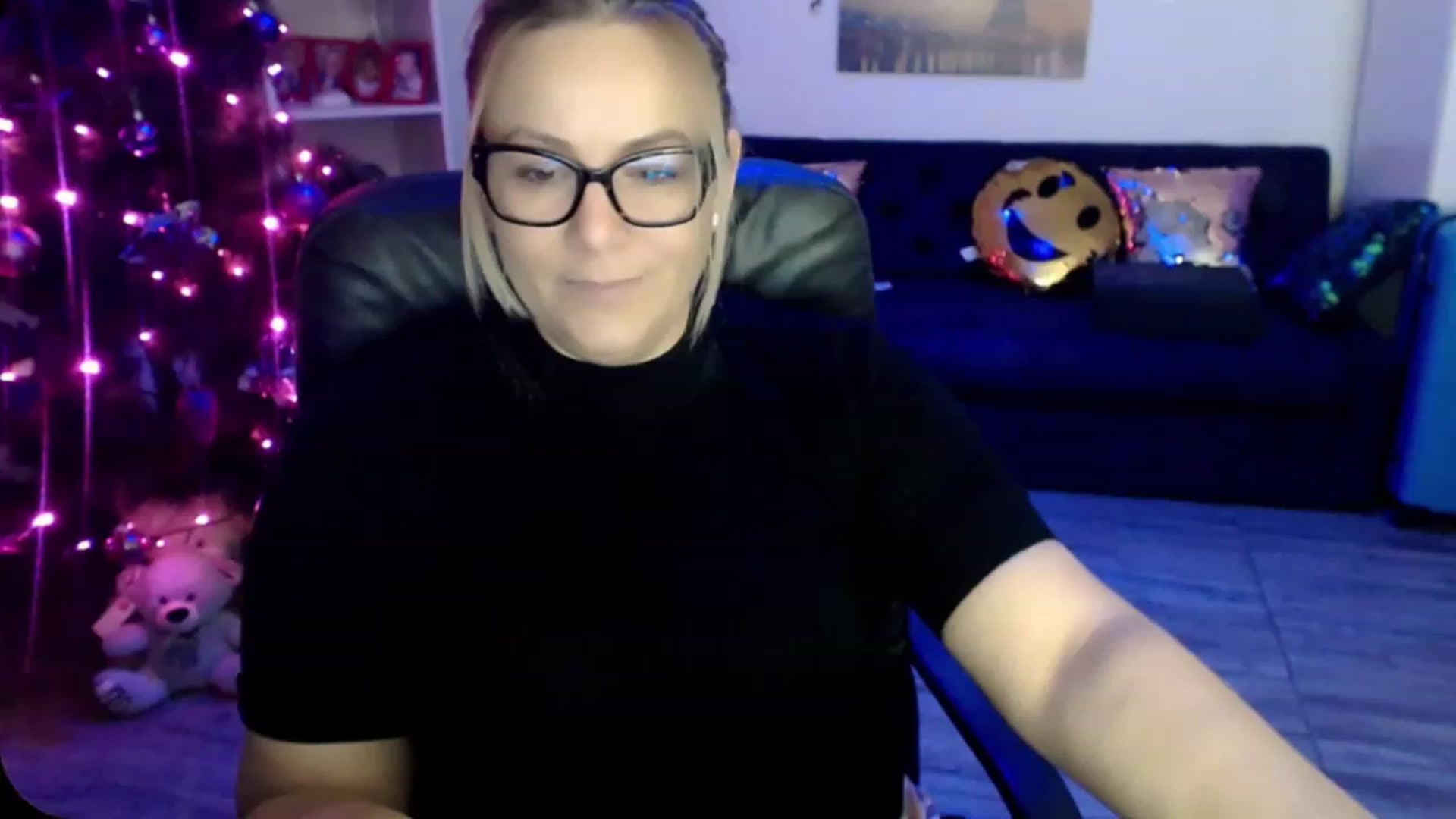 Gallery image thumbnail from A_baby_Boo's myfreecams stream on, 12/08/2022, 15:03 image 12 of 20