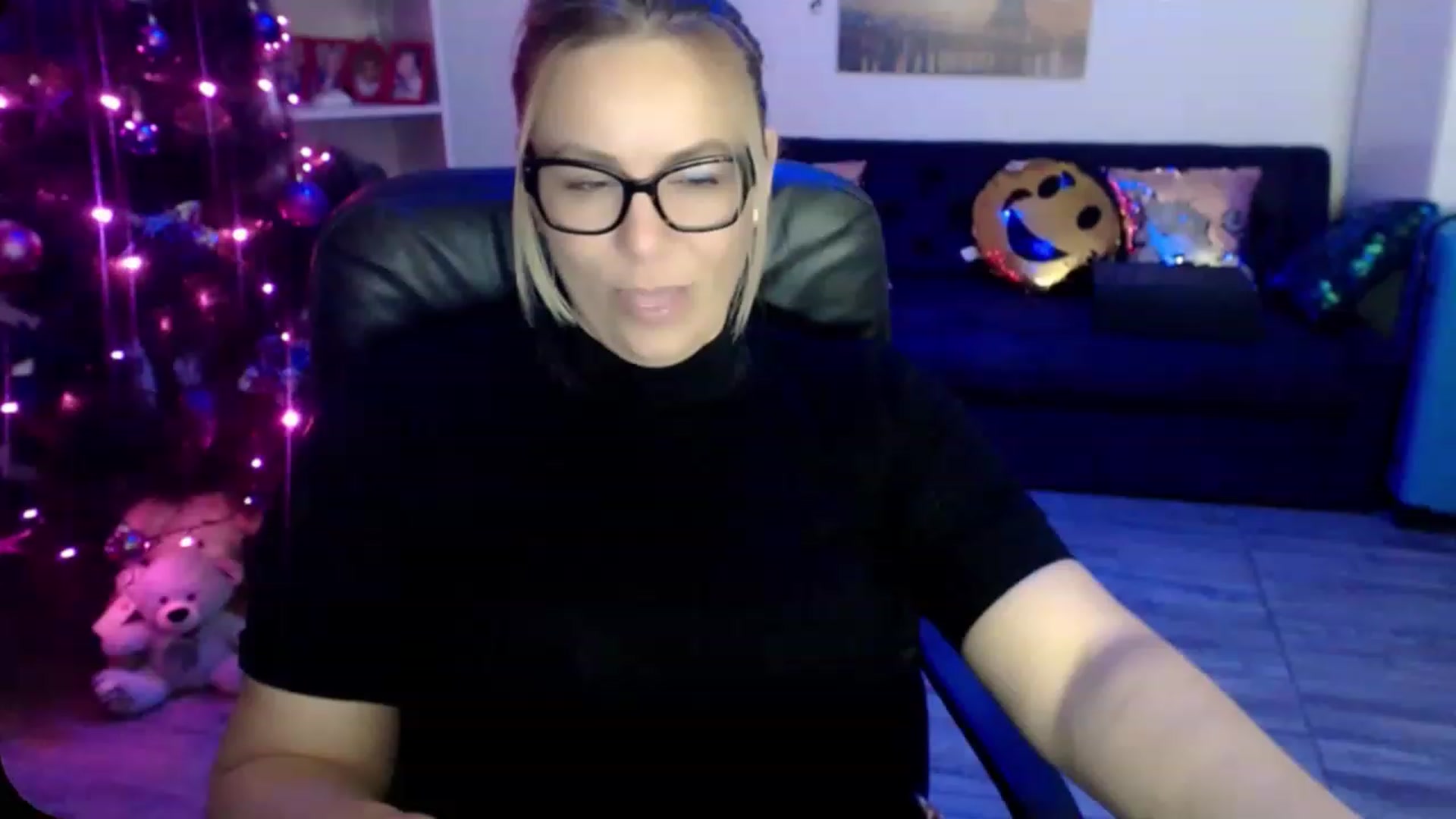 Gallery image thumbnail from A_baby_Boo's myfreecams stream on, 12/08/2022, 15:03 image 14 of 20