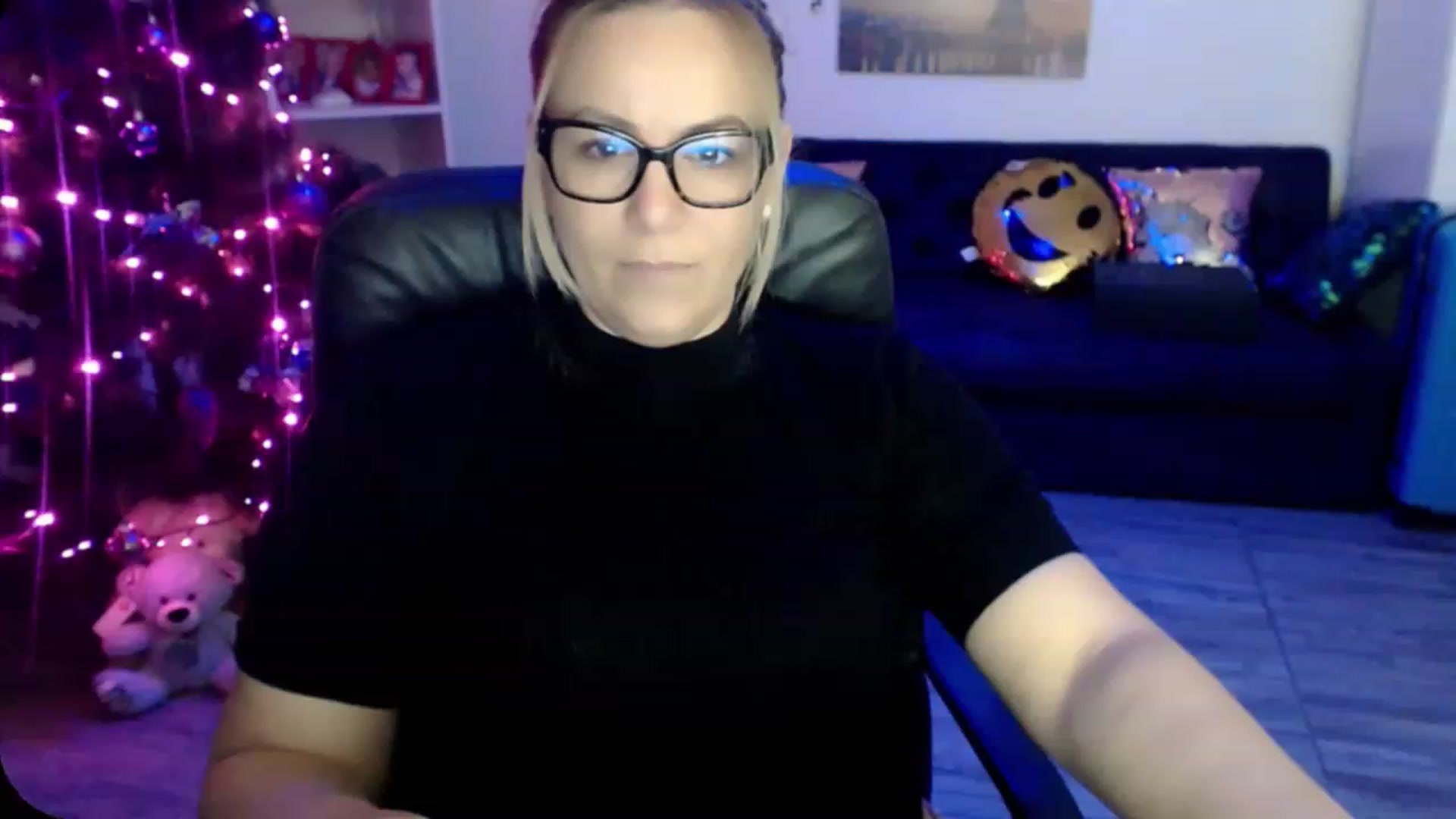 Gallery image thumbnail from A_baby_Boo's myfreecams stream on, 12/08/2022, 15:03 image 10 of 20