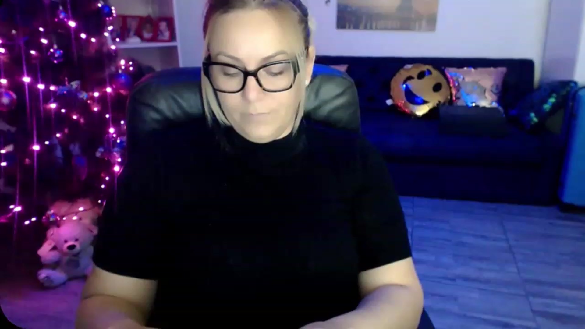 Gallery image thumbnail from A_baby_Boo's myfreecams stream on, 12/08/2022, 15:03 image 6 of 20