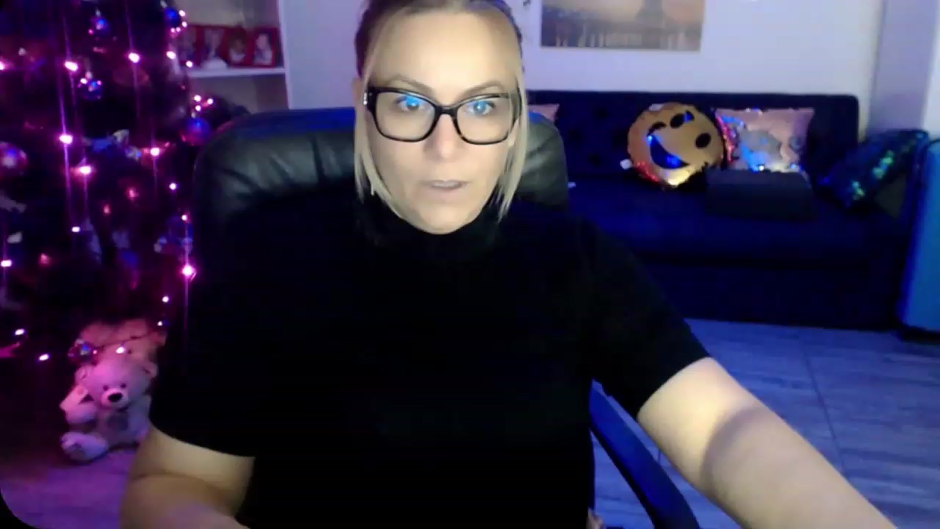 Gallery image thumbnail from A_baby_Boo's myfreecams stream on, 12/08/2022, 15:03 image 11 of 20
