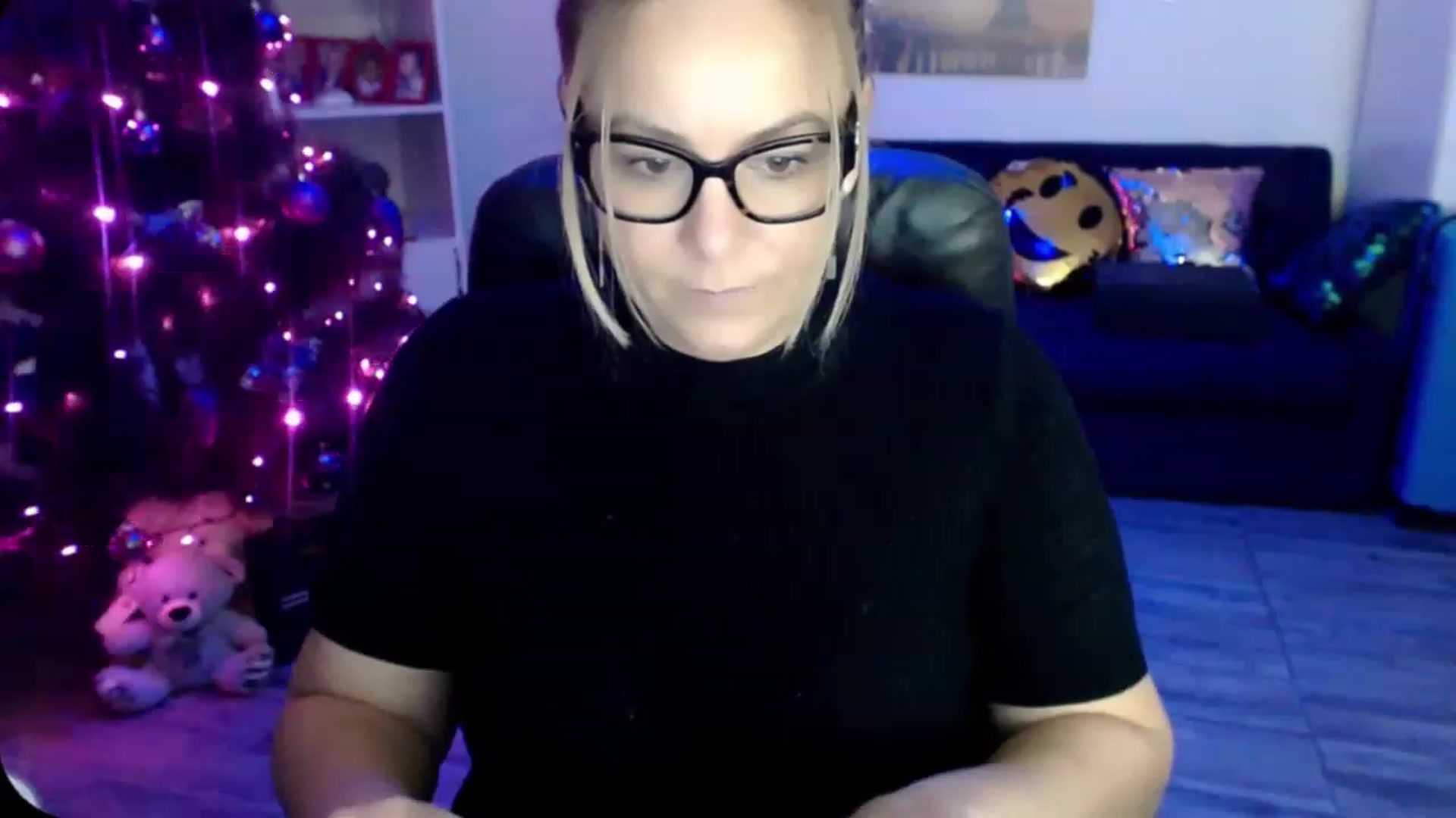 Gallery image thumbnail from A_baby_Boo's myfreecams stream on, 12/08/2022, 16:12 image 9 of 20