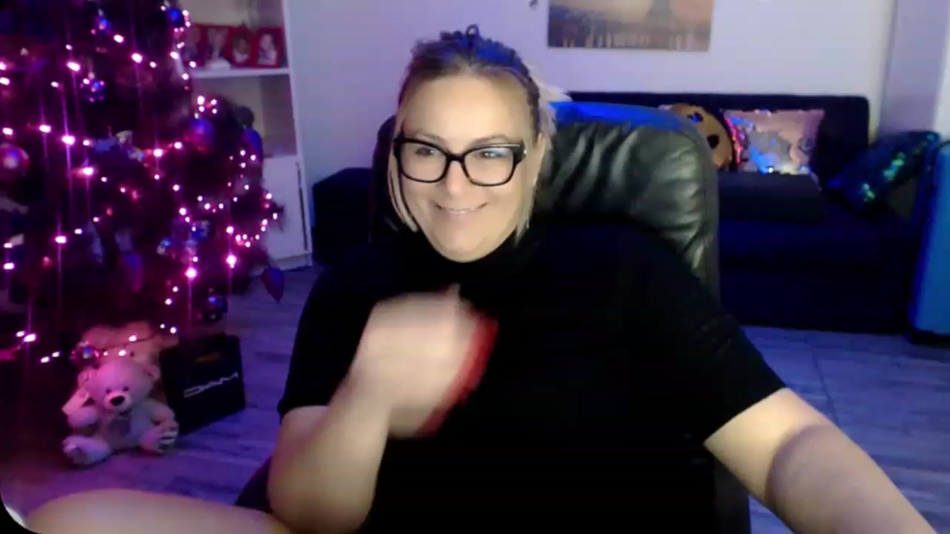 Gallery image thumbnail from A_baby_Boo's myfreecams stream on, 12/08/2022, 16:12 image 6 of 20