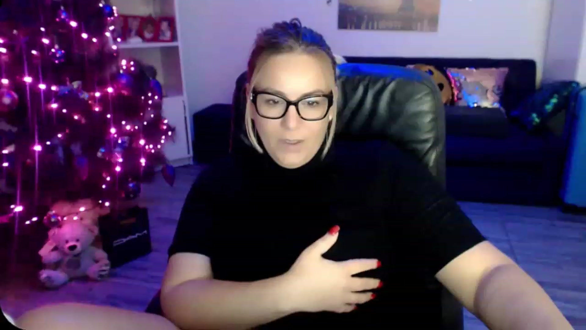 Gallery image thumbnail from A_baby_Boo's myfreecams stream on, 12/08/2022, 16:12 image 8 of 20