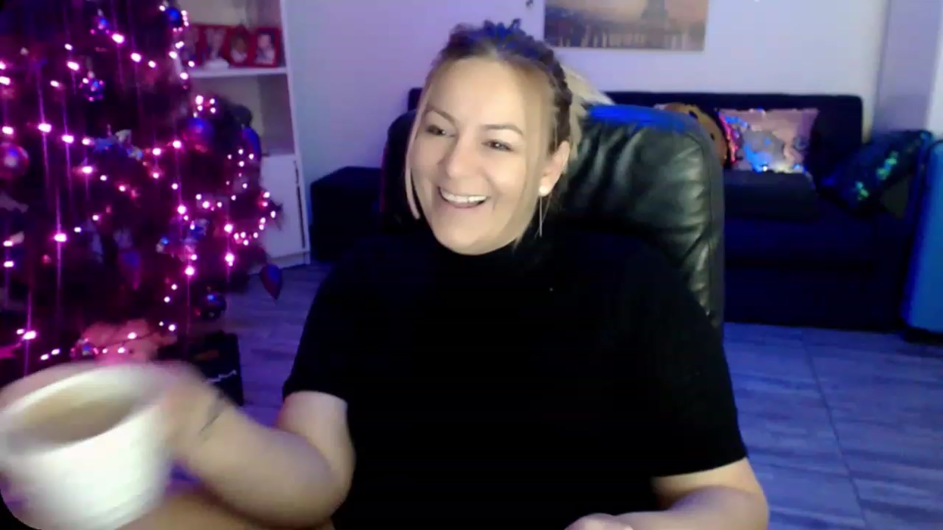 Gallery image thumbnail from A_baby_Boo's myfreecams stream on, 12/08/2022, 16:12 image 4 of 20
