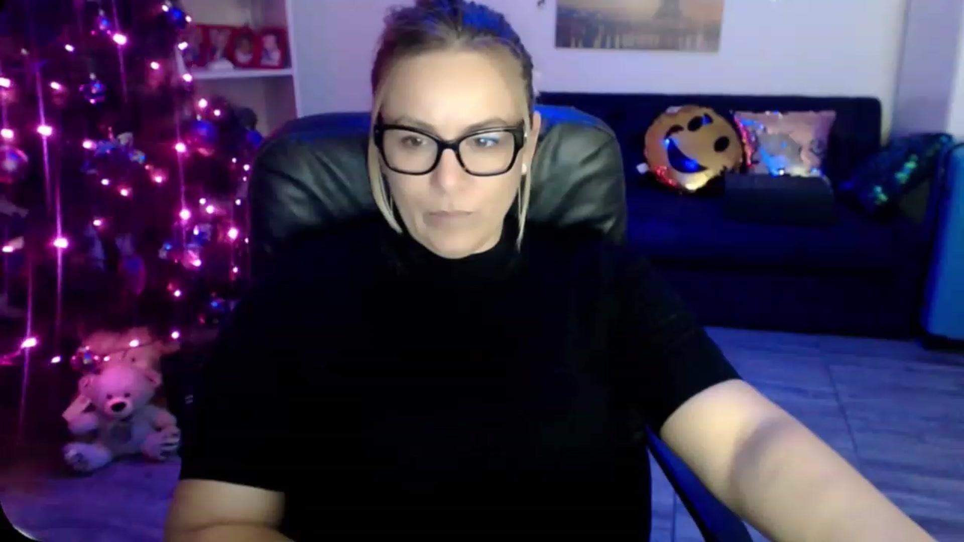 Gallery image thumbnail from A_baby_Boo's myfreecams stream on, 12/08/2022, 16:12 image 14 of 20