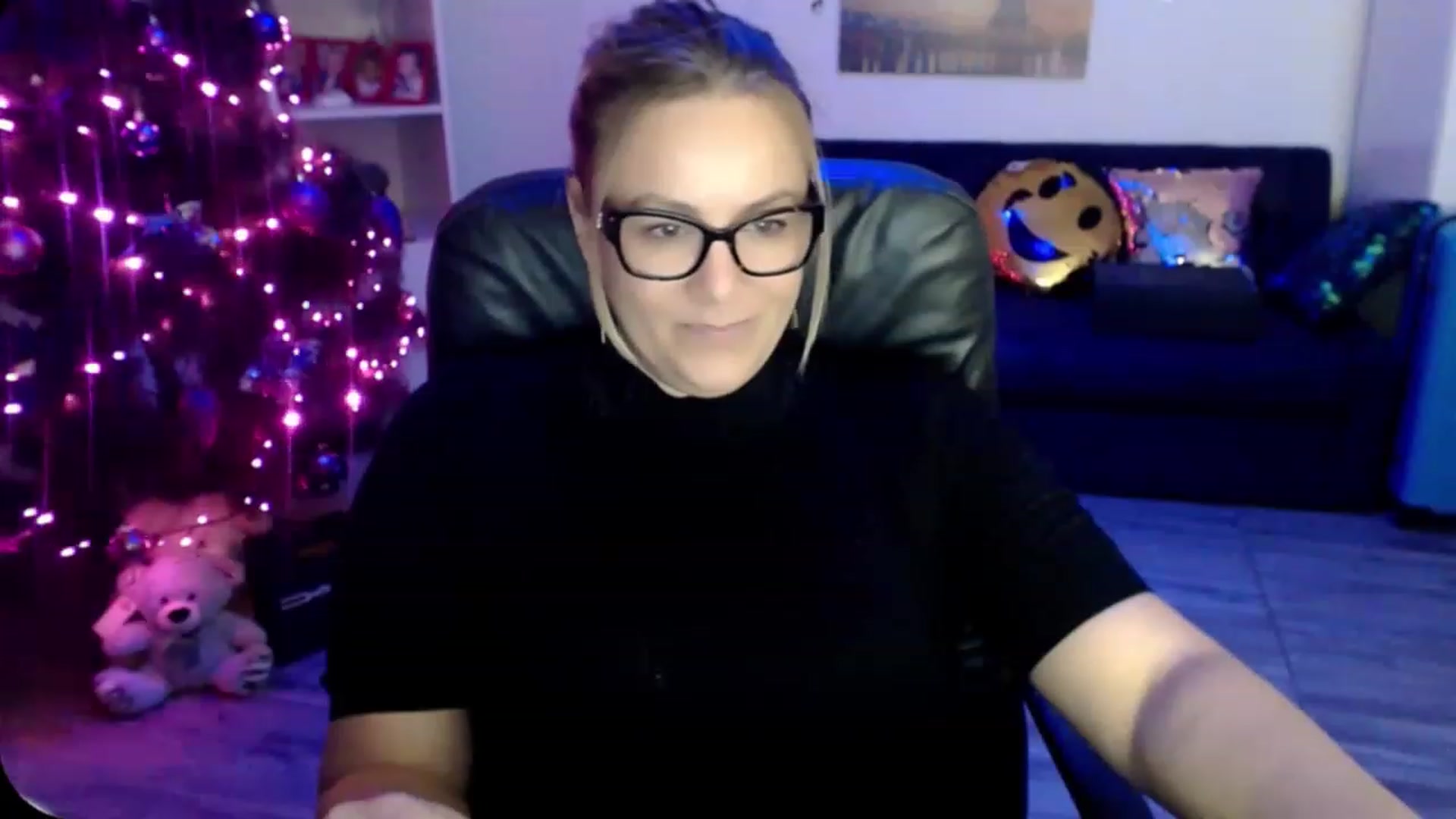 Gallery image thumbnail from A_baby_Boo's myfreecams stream on, 12/08/2022, 16:12 image 15 of 20