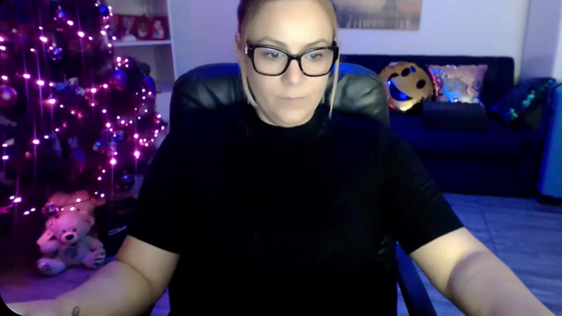 Gallery image thumbnail from A_baby_Boo's myfreecams stream on, 12/08/2022, 16:12 image 10 of 20