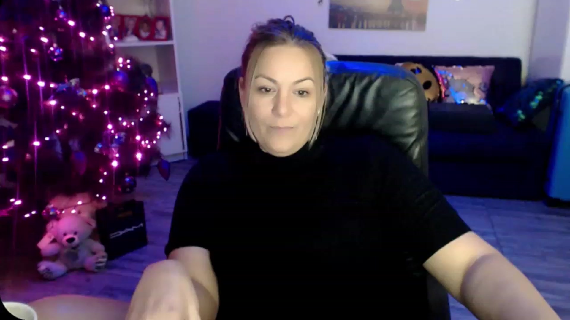 Gallery image thumbnail from A_baby_Boo's myfreecams stream on, 12/08/2022, 16:12 image 5 of 20