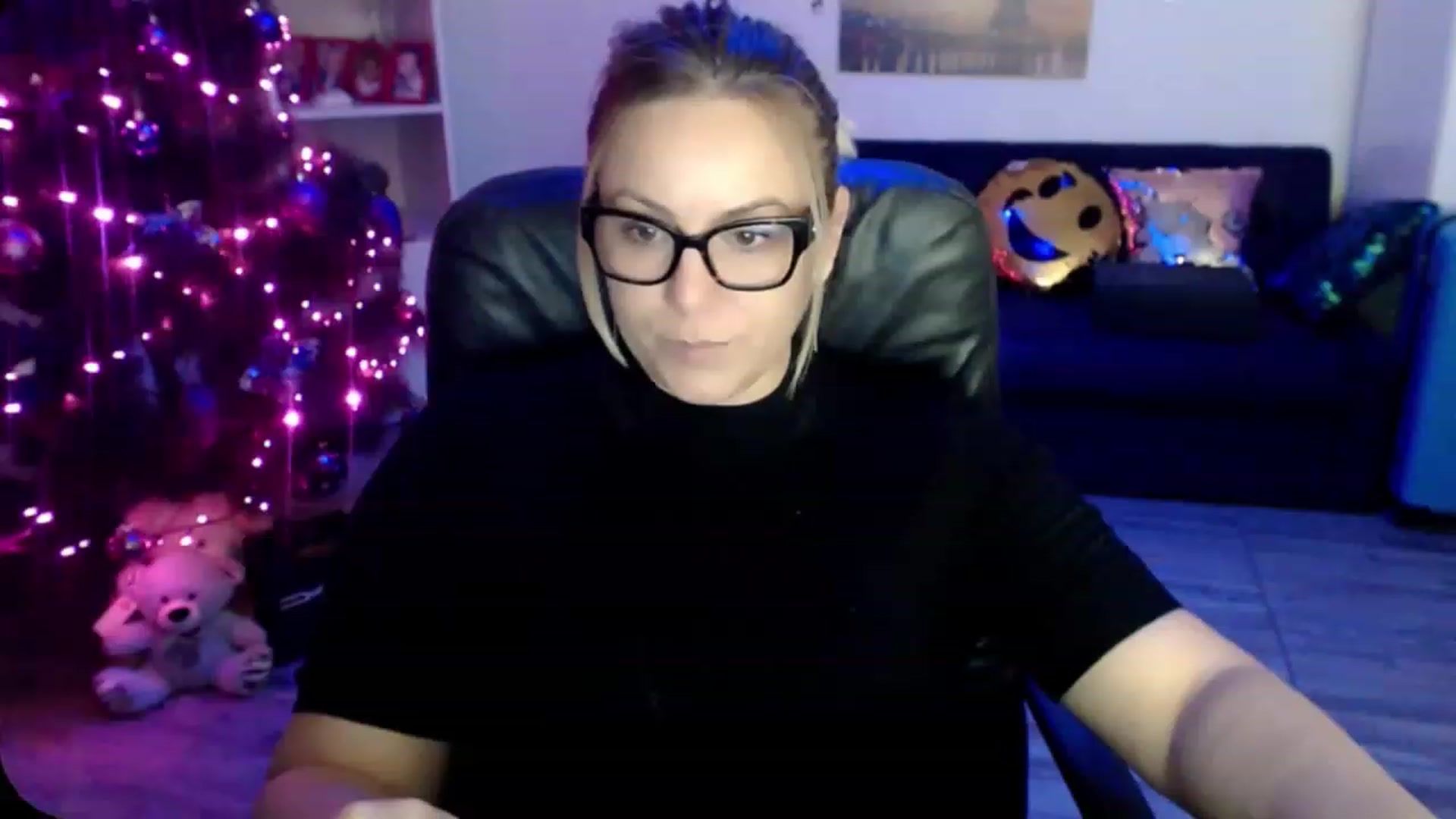 Gallery image thumbnail from A_baby_Boo's myfreecams stream on, 12/08/2022, 16:12 image 19 of 20