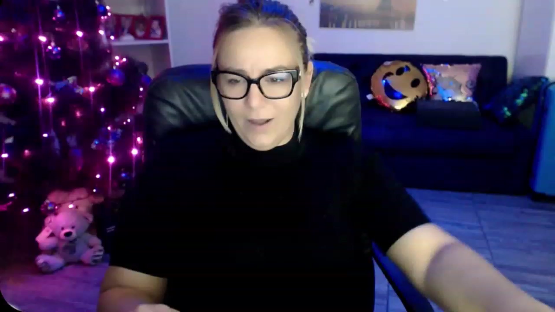 Gallery image thumbnail from A_baby_Boo's myfreecams stream on, 12/08/2022, 16:12 image 12 of 20
