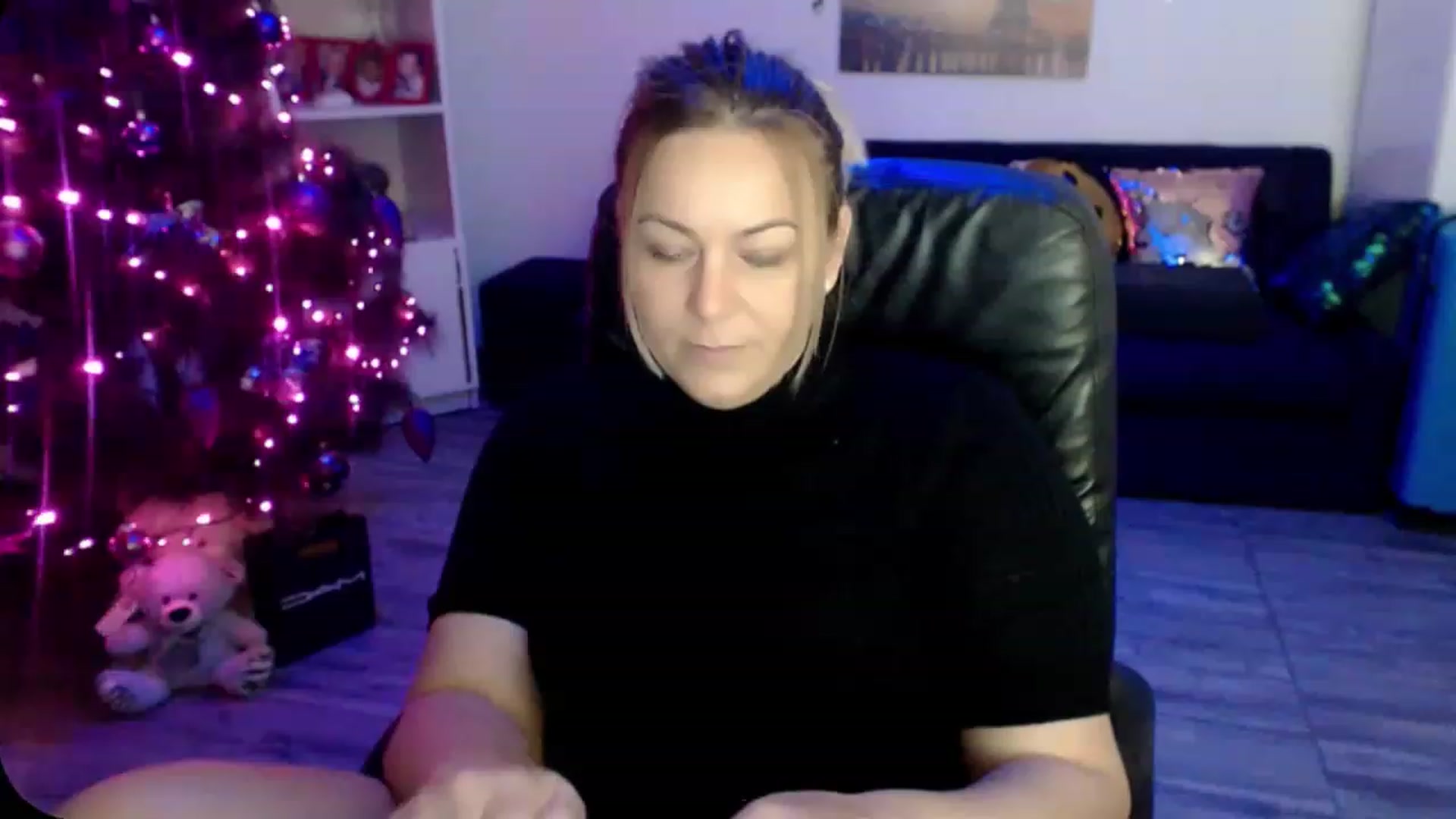 Gallery image thumbnail from A_baby_Boo's myfreecams stream on, 12/08/2022, 16:12 image 3 of 20