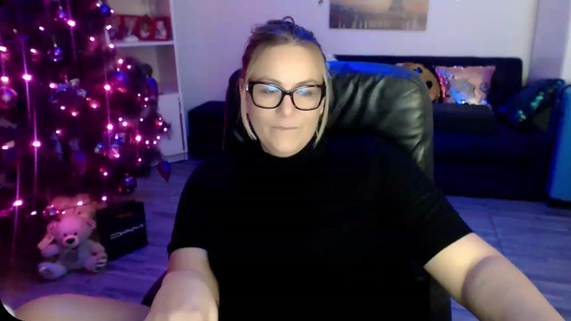 Gallery image thumbnail from A_baby_Boo's myfreecams stream on, 12/08/2022, 16:12 image 7 of 20