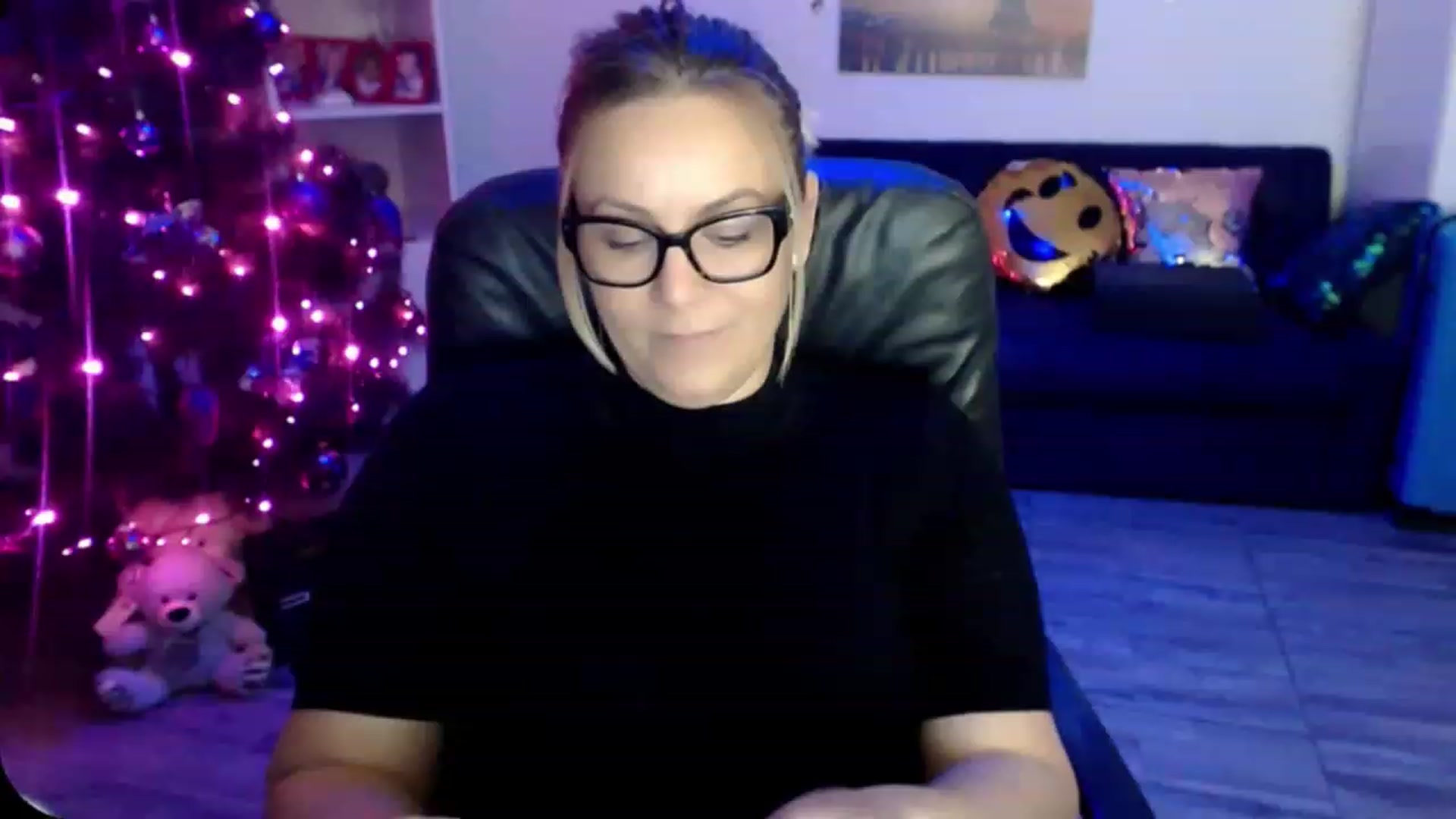 Gallery image thumbnail from A_baby_Boo's myfreecams stream on, 12/08/2022, 16:12 image 16 of 20
