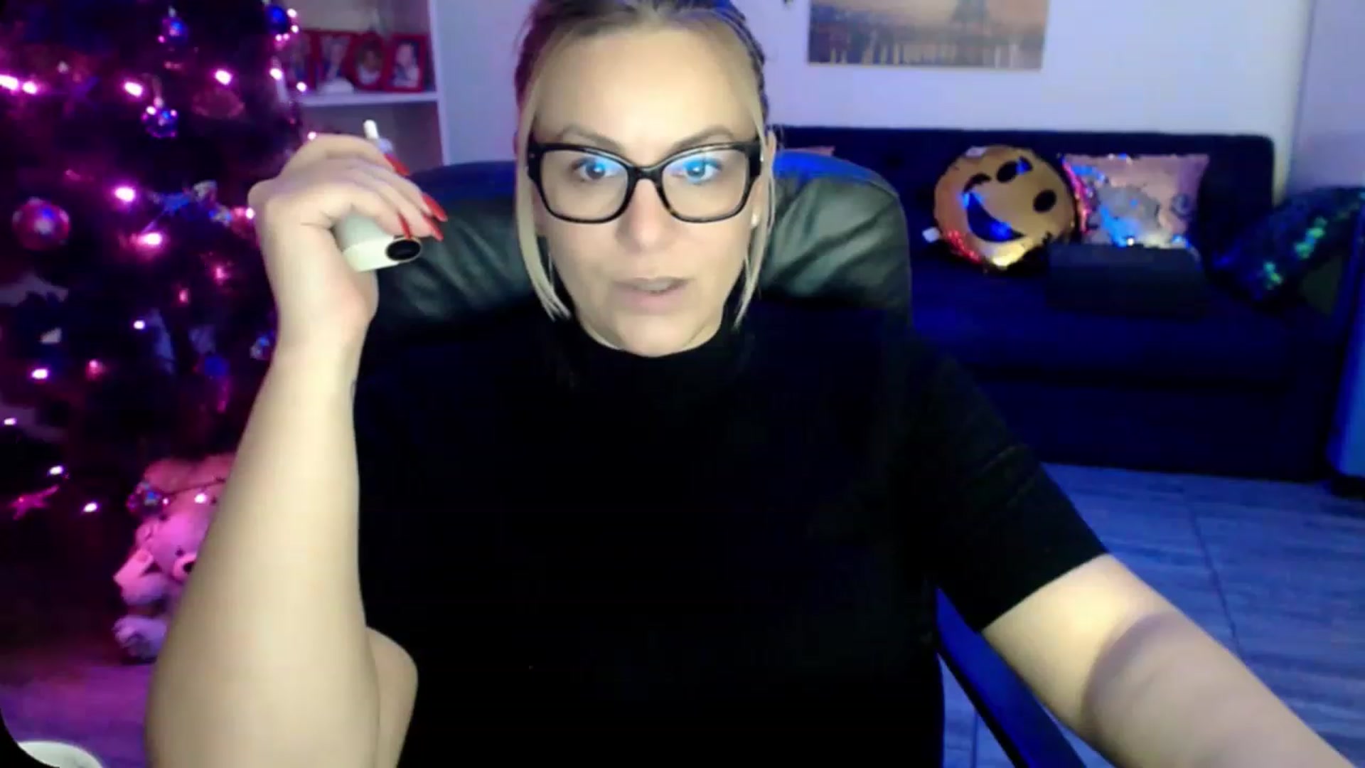 Gallery image thumbnail from A_baby_Boo's myfreecams stream on, 12/08/2022, 16:45 image 4 of 20