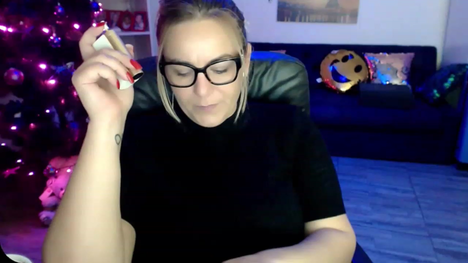 Gallery image thumbnail from A_baby_Boo's myfreecams stream on, 12/08/2022, 16:45 image 1 of 20