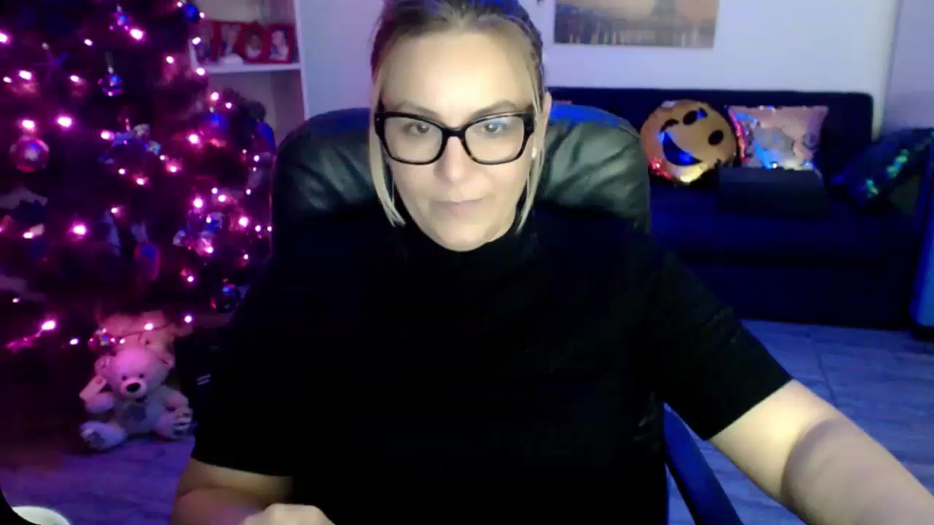 Gallery image thumbnail from A_baby_Boo's myfreecams stream on, 12/08/2022, 16:45 image 5 of 20