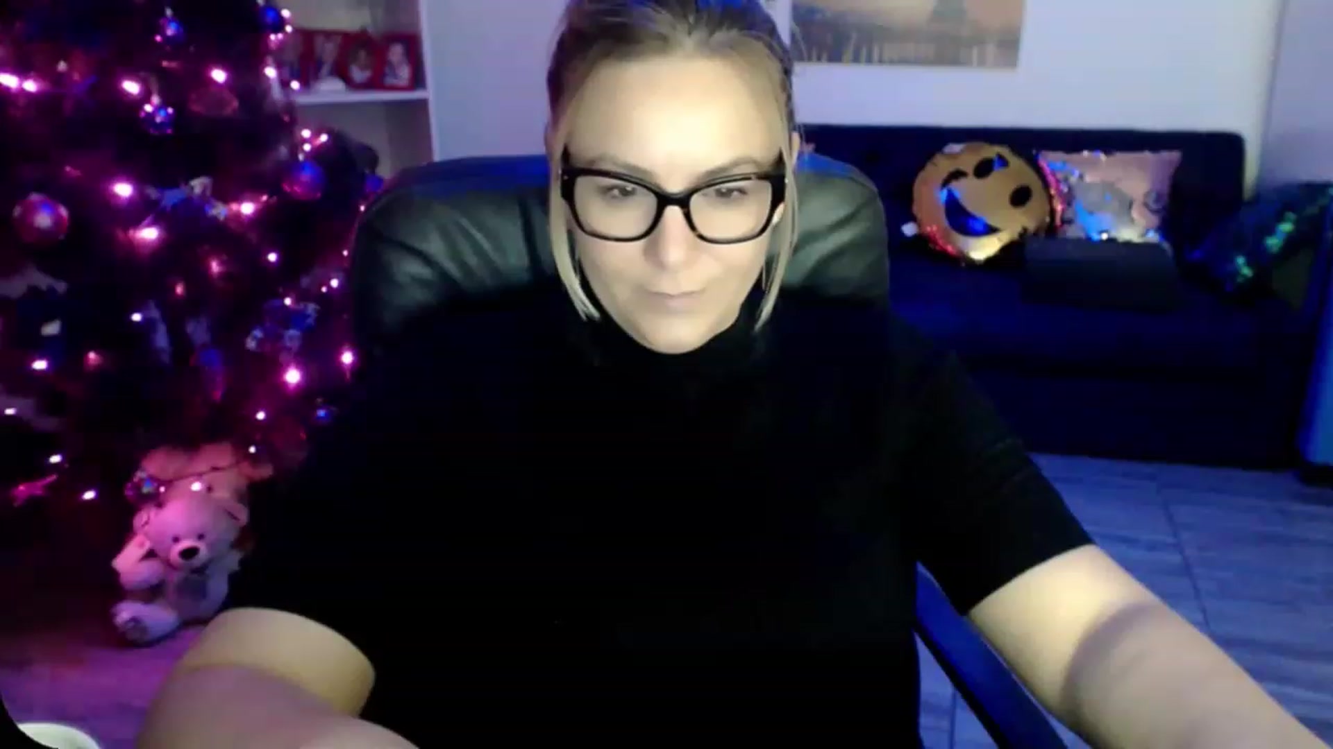 Gallery image thumbnail from A_baby_Boo's myfreecams stream on, 12/08/2022, 16:45 image 6 of 20