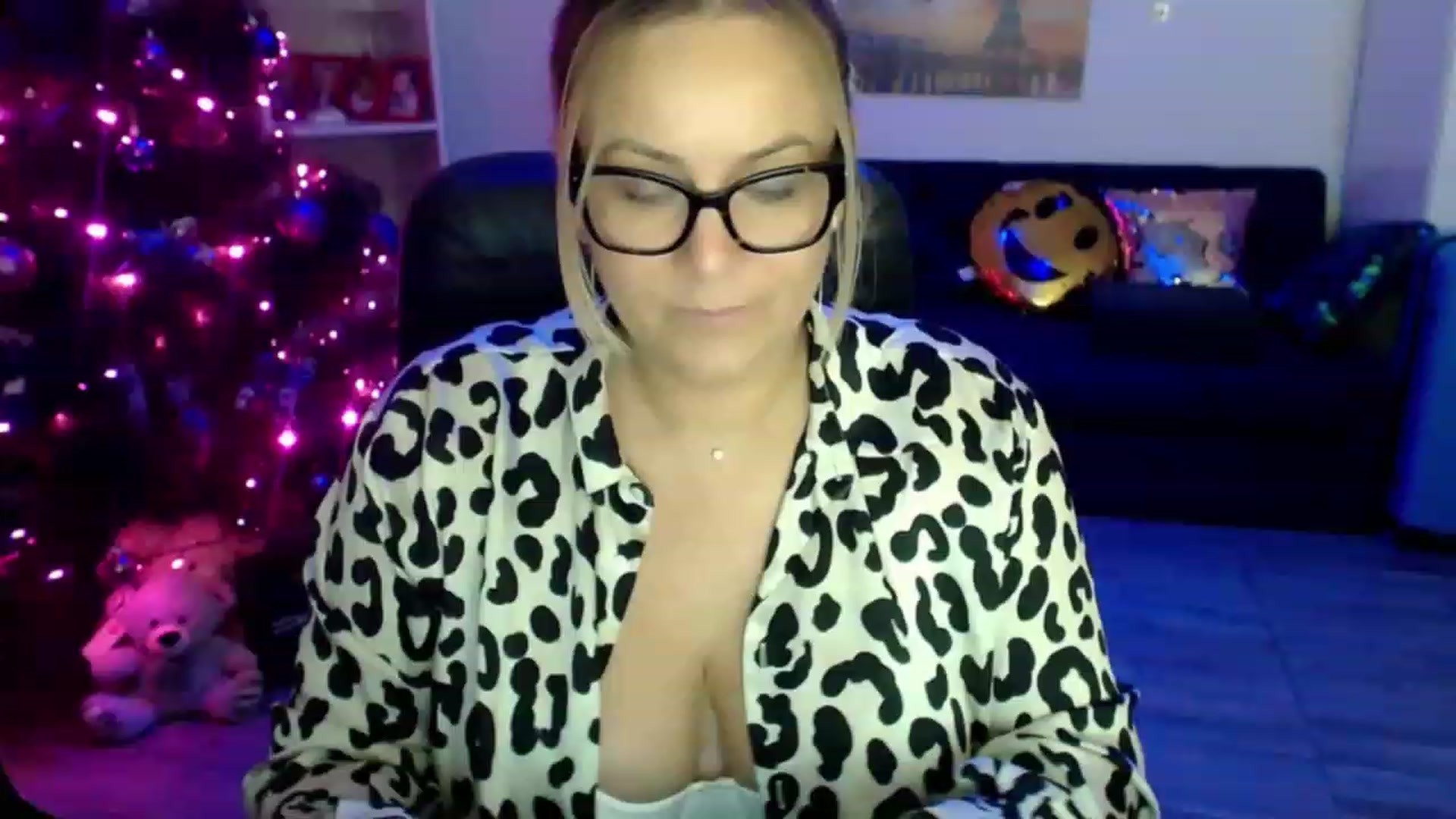 Gallery image thumbnail from A_baby_Boo's myfreecams stream on, 12/08/2022, 17:34 image 3 of 20