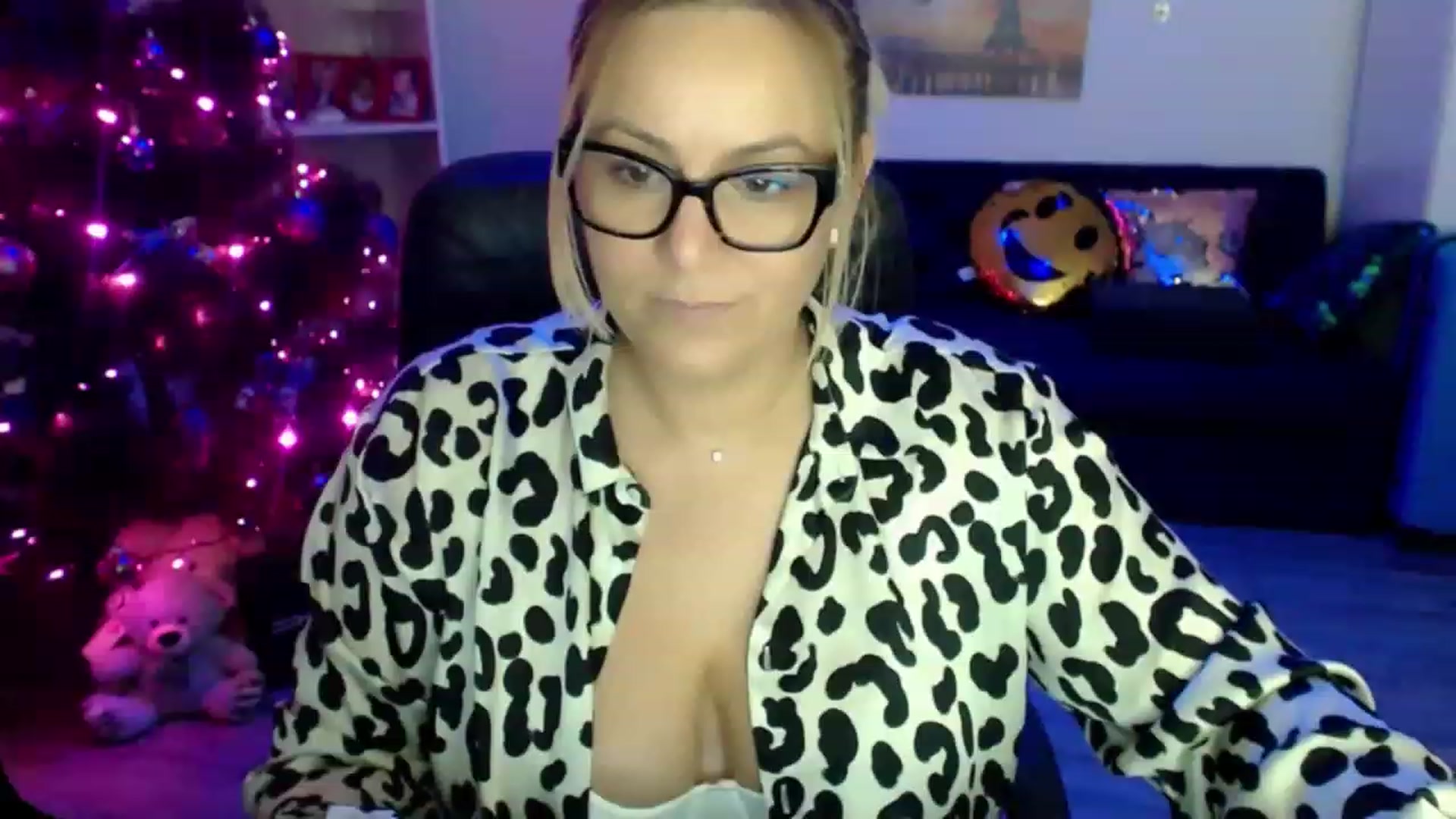 Gallery image thumbnail from A_baby_Boo's myfreecams stream on, 12/08/2022, 17:34 image 4 of 20
