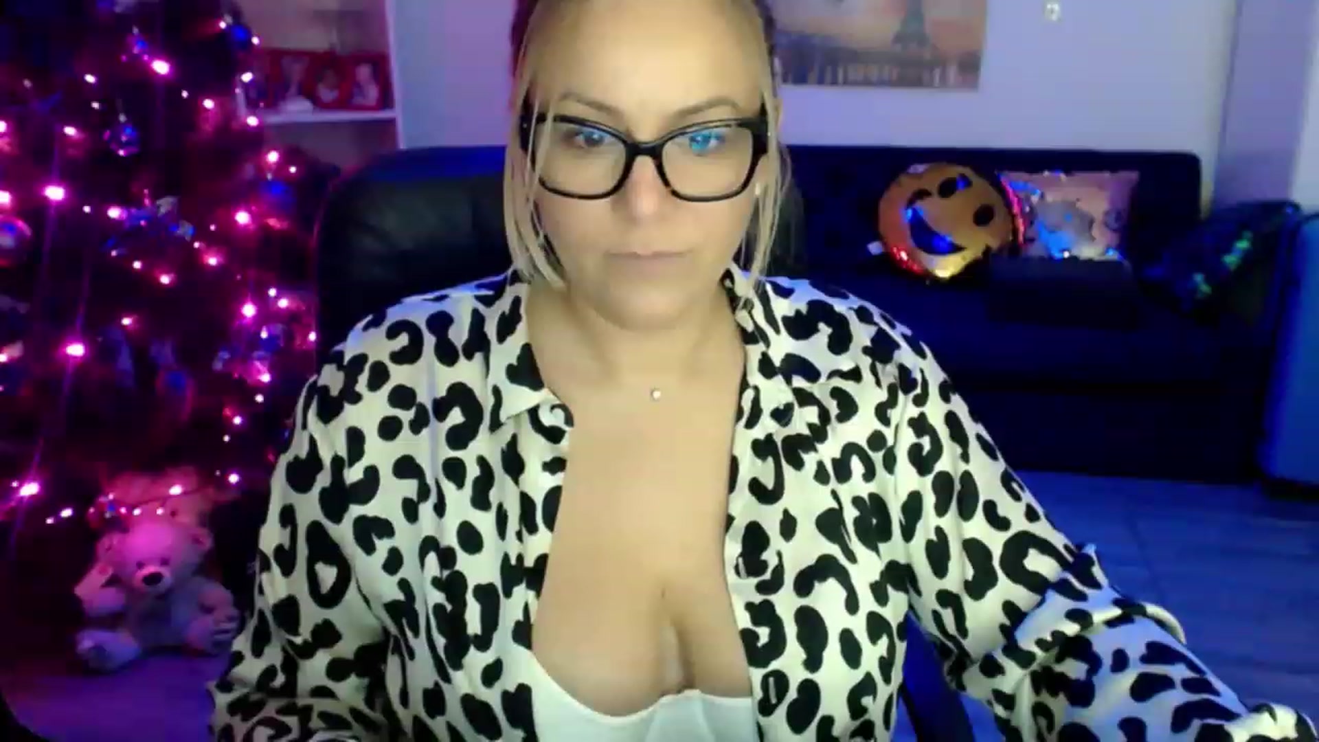 Gallery image thumbnail from A_baby_Boo's myfreecams stream on, 12/08/2022, 17:34 image 15 of 20