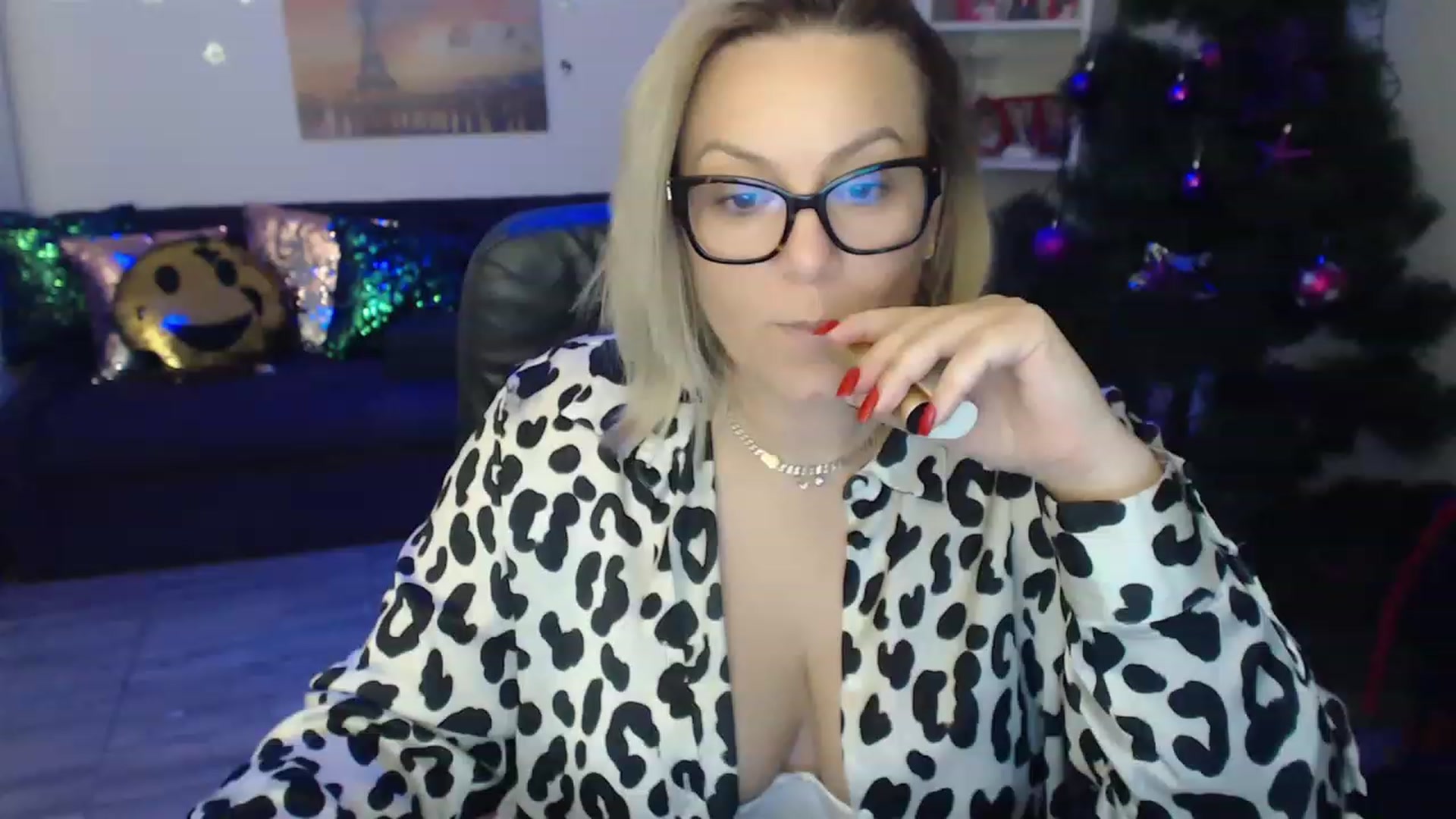 Gallery image thumbnail from A_baby_Boo's myfreecams stream on, 12/17/2022, 14:09 image 7 of 20