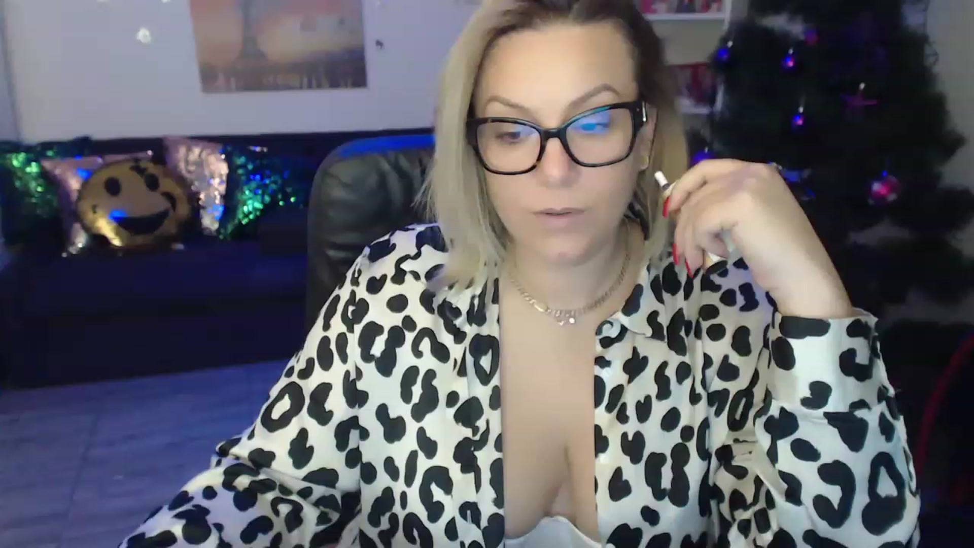 Gallery image thumbnail from A_baby_Boo's myfreecams stream on, 12/17/2022, 14:09 image 8 of 20