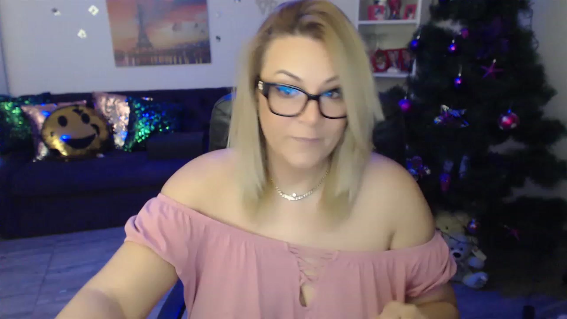 Gallery image thumbnail from A_baby_Boo's myfreecams stream on, 12/18/2022, 14:01 image 4 of 20