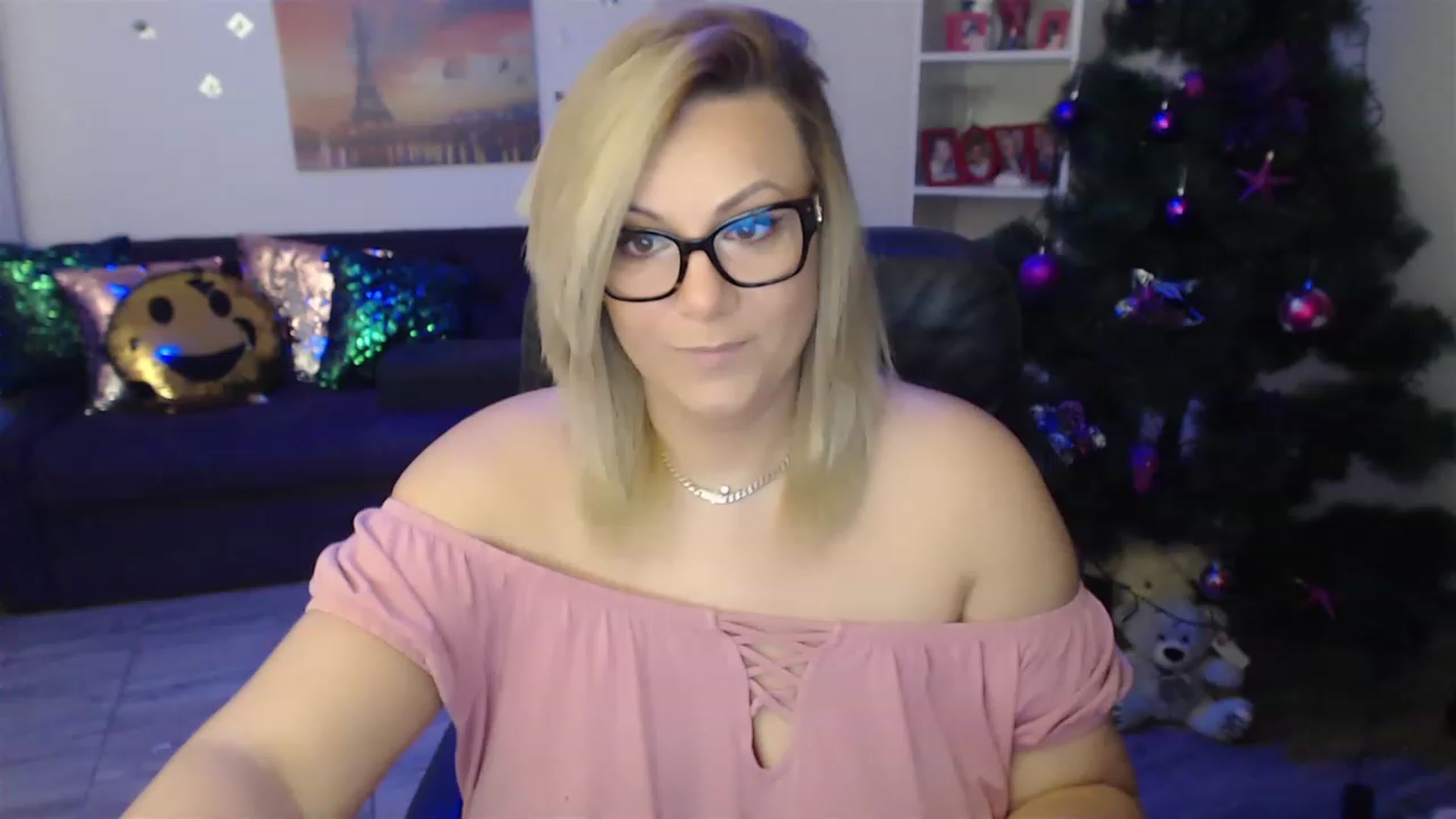 Gallery image thumbnail from A_baby_Boo's myfreecams stream on, 12/18/2022, 14:01 image 6 of 20