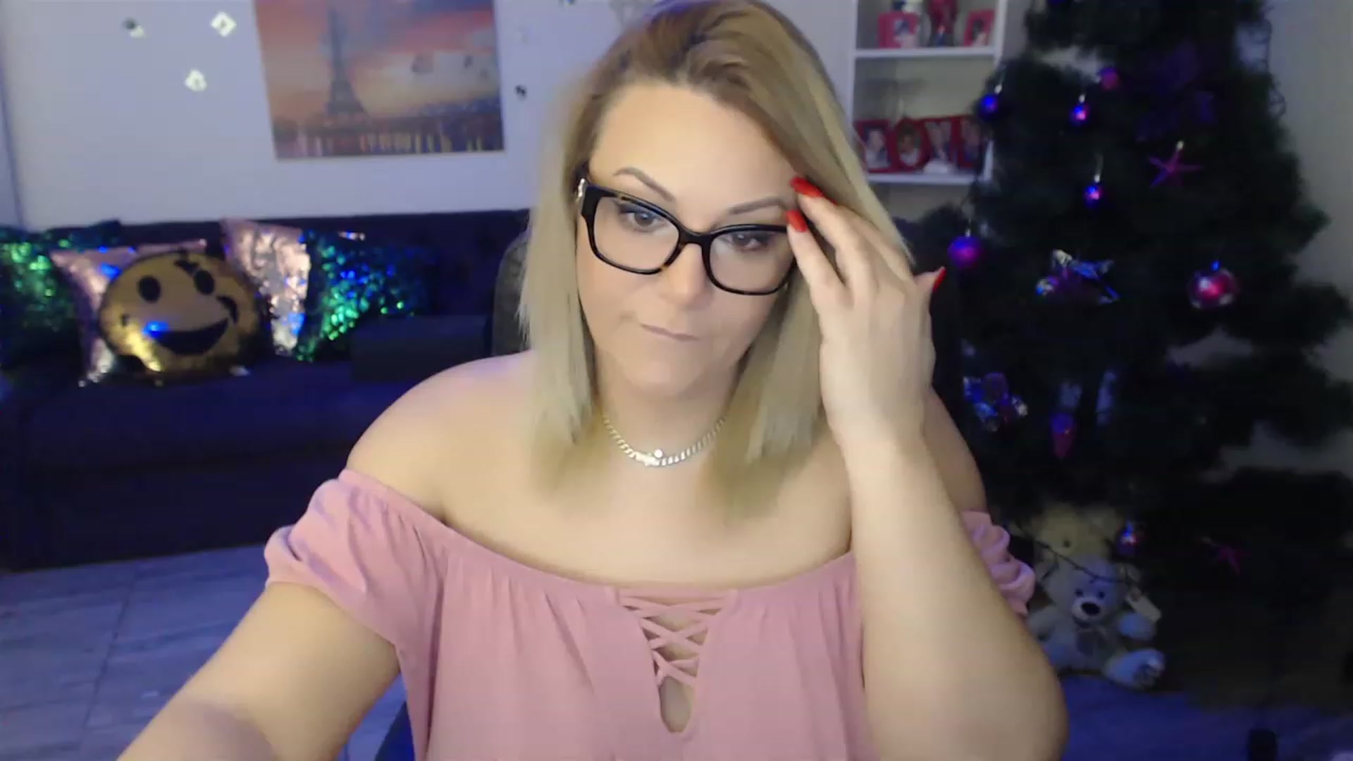 Gallery image thumbnail from A_baby_Boo's myfreecams stream on, 12/18/2022, 14:01 image 3 of 20