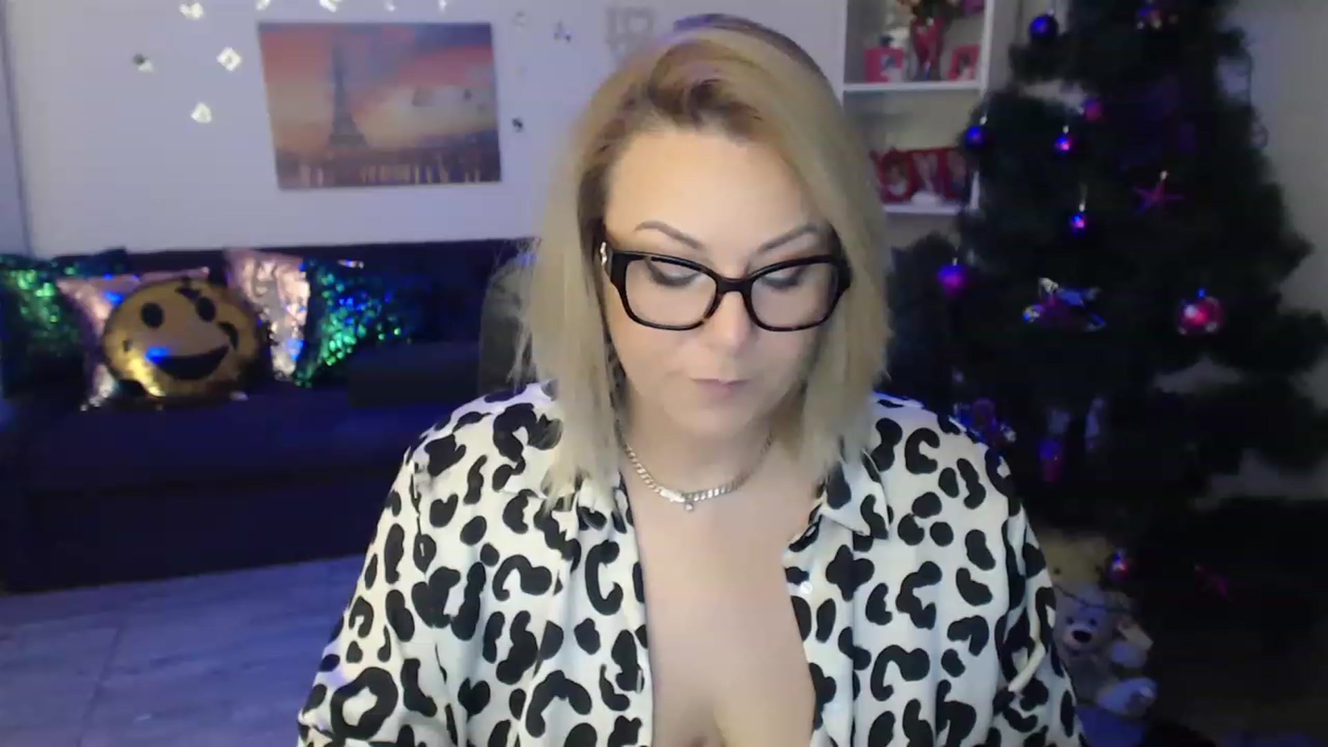 Gallery image thumbnail from A_baby_Boo's myfreecams stream on, 12/18/2022, 14:01 image 16 of 20