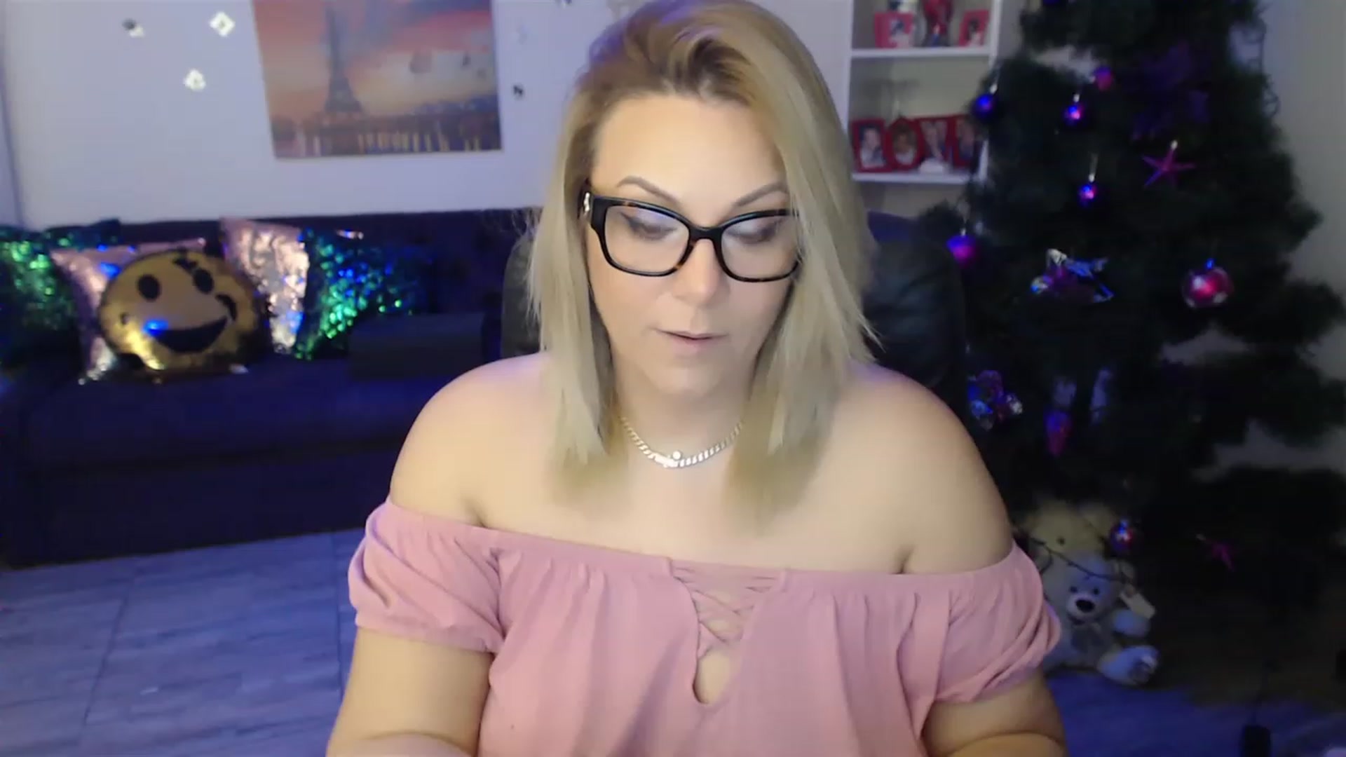 Gallery image thumbnail from A_baby_Boo's myfreecams stream on, 12/18/2022, 14:01 image 7 of 20