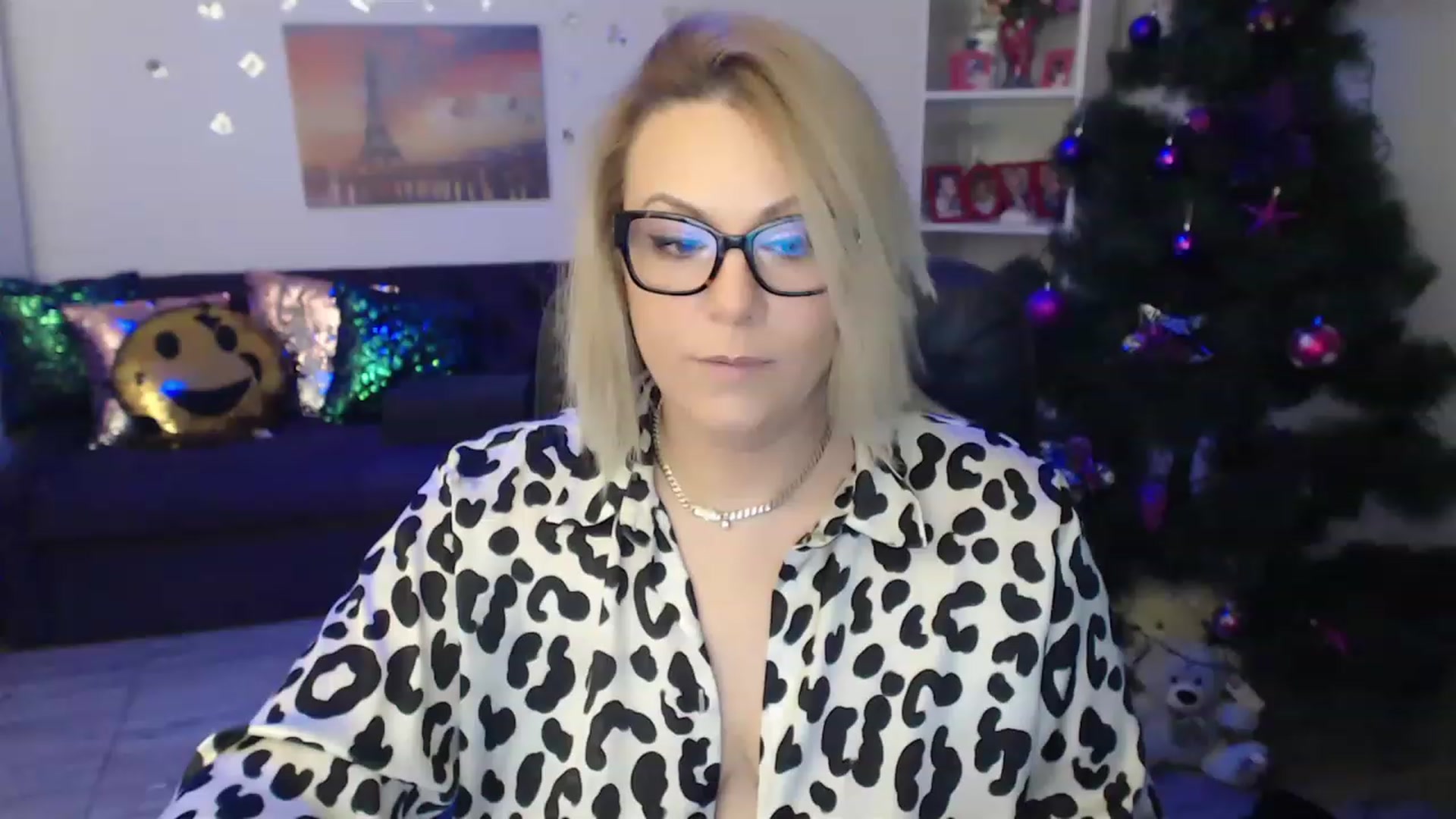 Gallery image thumbnail from A_baby_Boo's myfreecams stream on, 12/18/2022, 14:01 image 13 of 20