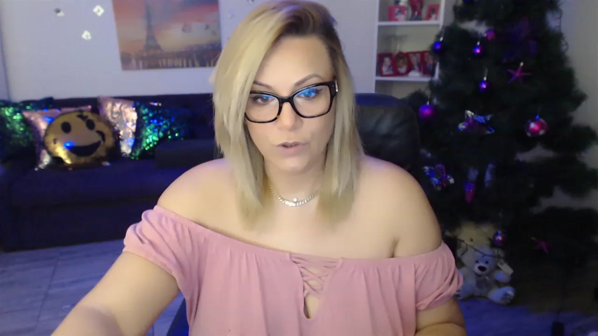Gallery image thumbnail from A_baby_Boo's myfreecams stream on, 12/18/2022, 14:01 image 5 of 20