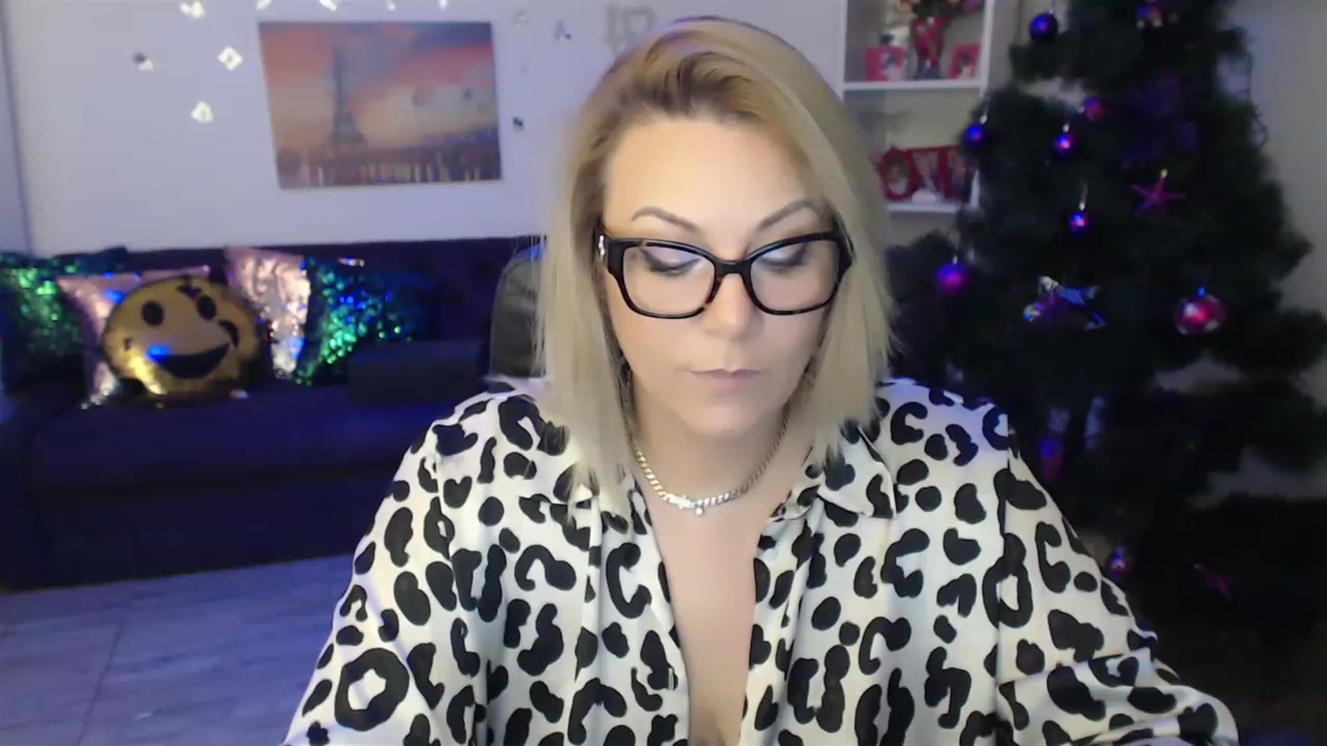 Gallery image thumbnail from A_baby_Boo's myfreecams stream on, 12/18/2022, 14:01 image 14 of 20