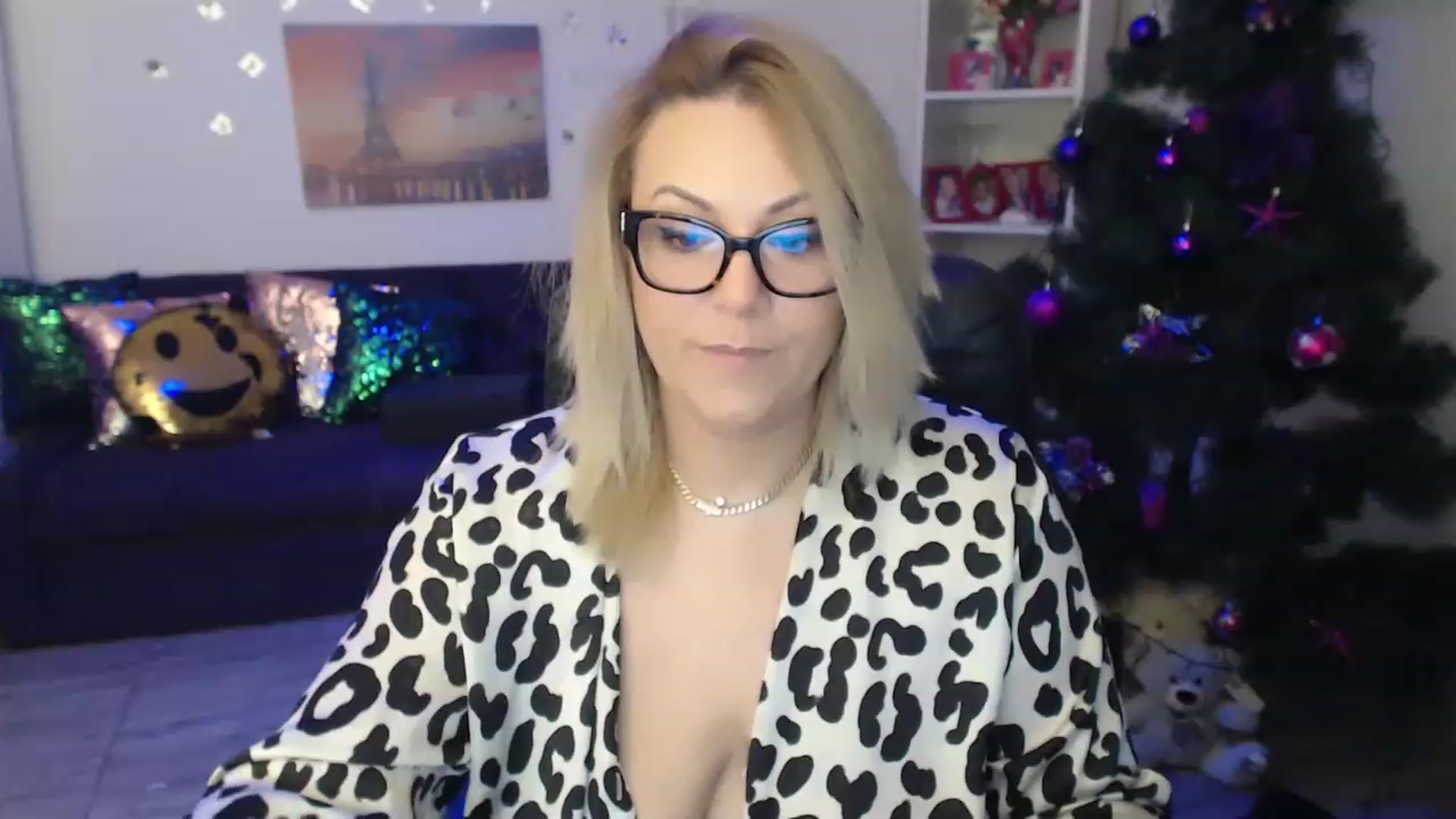 Gallery image thumbnail from A_baby_Boo's myfreecams stream on, 12/18/2022, 14:01 image 12 of 20