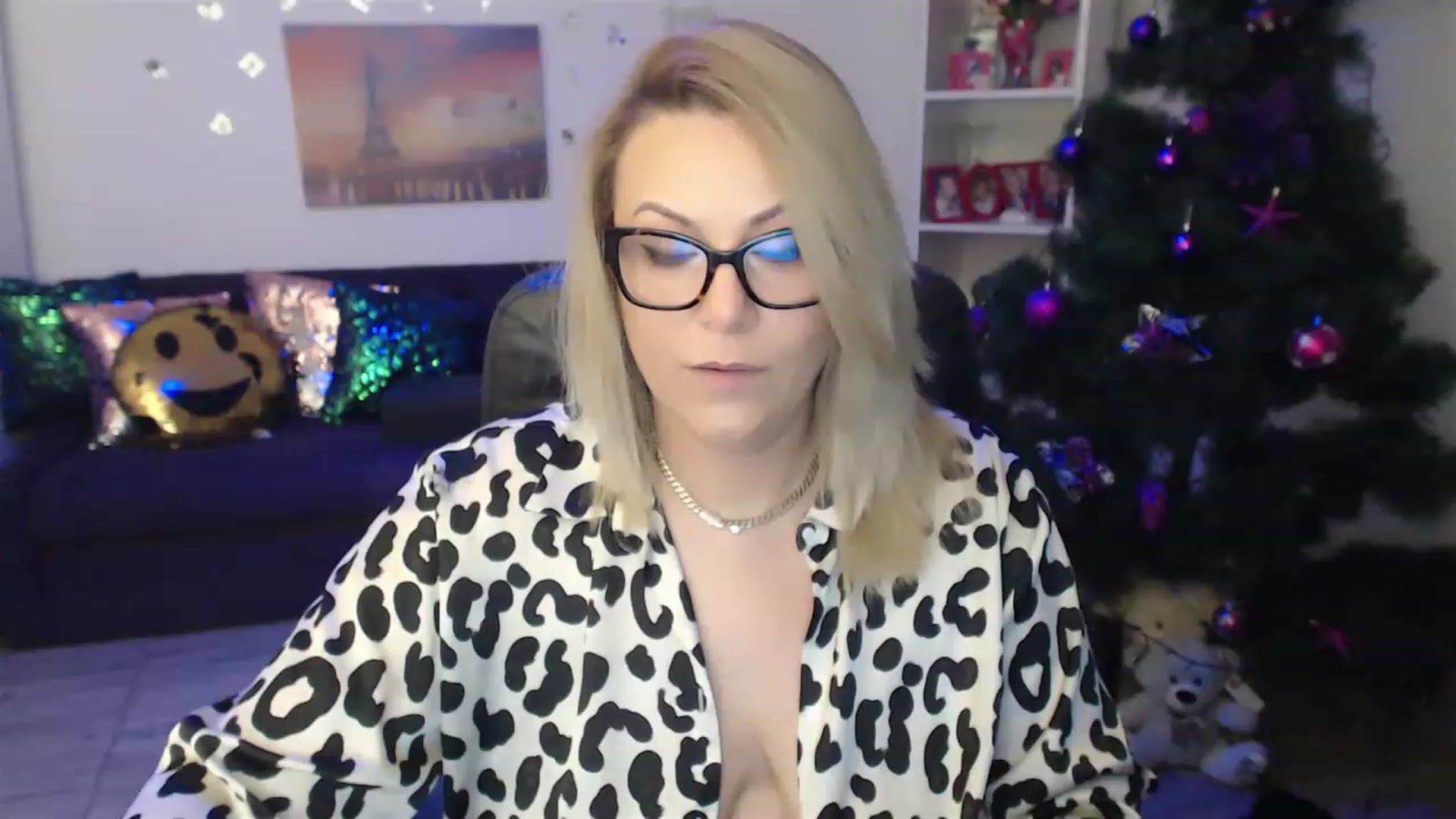 Gallery image thumbnail from A_baby_Boo's myfreecams stream on, 12/18/2022, 14:01 image 19 of 20