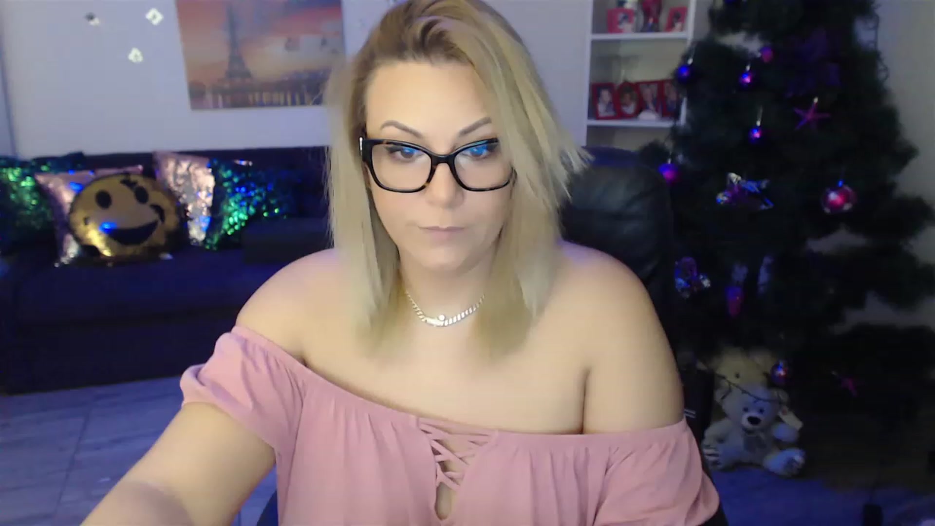 Gallery image thumbnail from A_baby_Boo's myfreecams stream on, 12/18/2022, 14:01 image 1 of 20