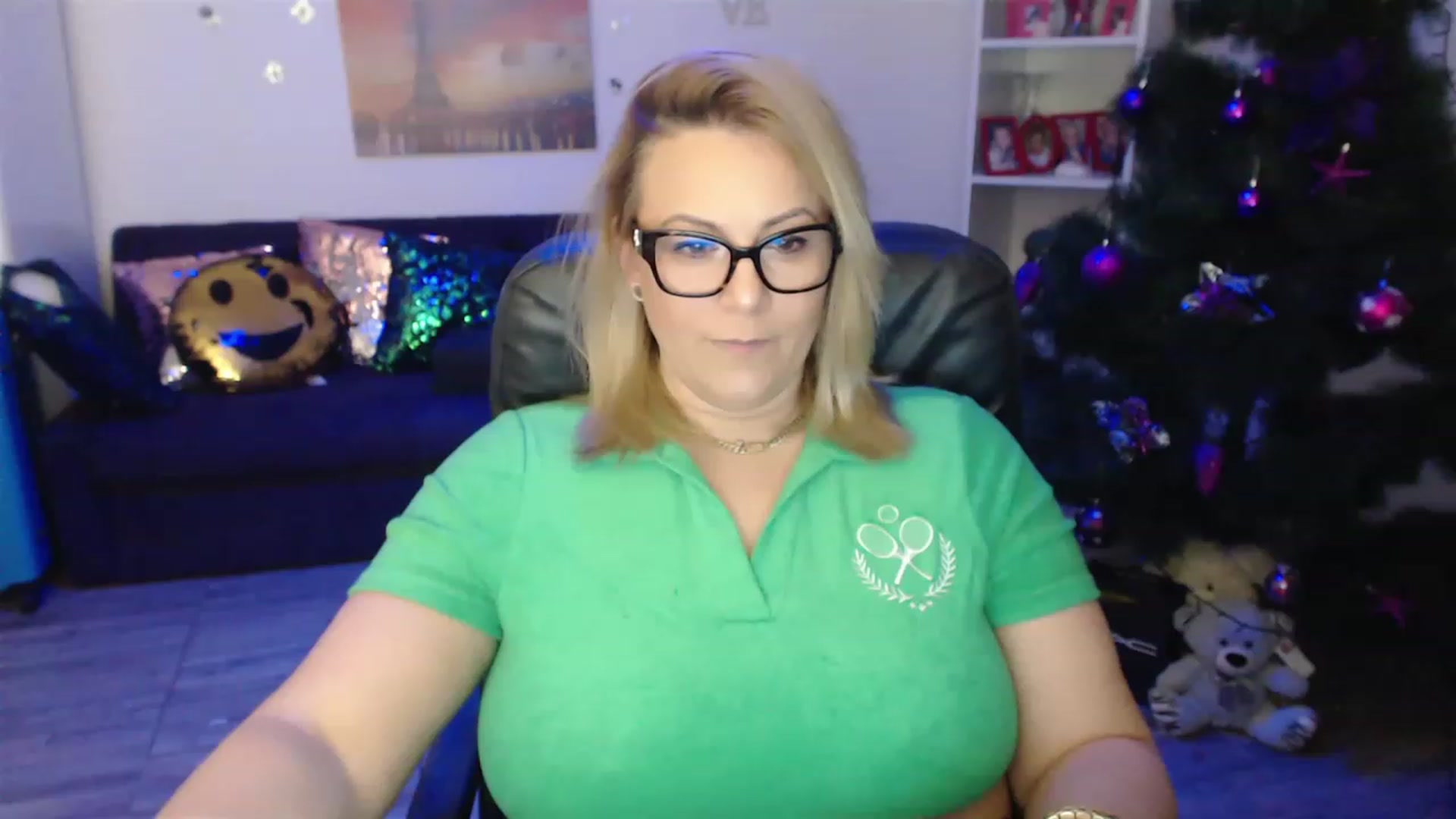 Gallery image thumbnail from A_baby_Boo's myfreecams stream on, 12/21/2022, 19:28 image 14 of 20