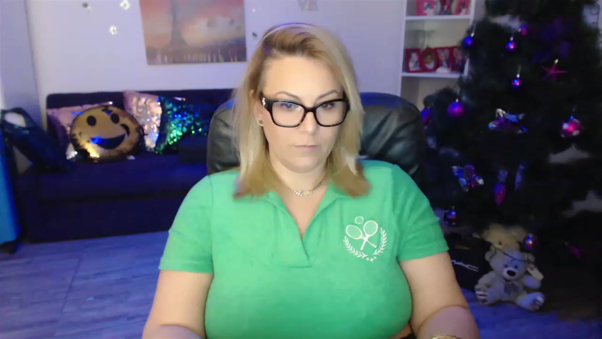 Gallery image thumbnail from A_baby_Boo's myfreecams stream on, 12/21/2022, 19:28 image 15 of 20