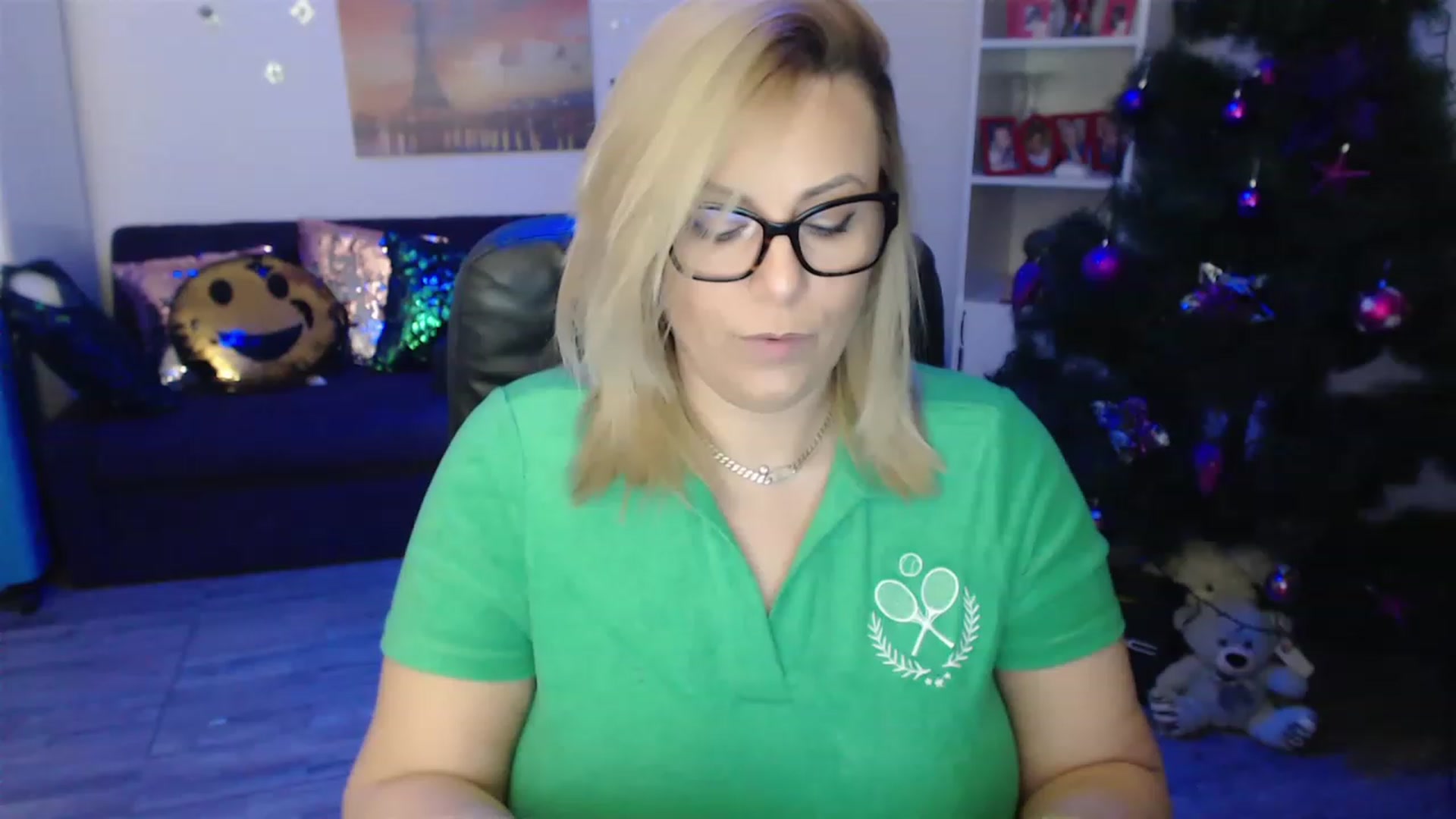 Gallery image thumbnail from A_baby_Boo's myfreecams stream on, 12/21/2022, 19:28 image 19 of 20