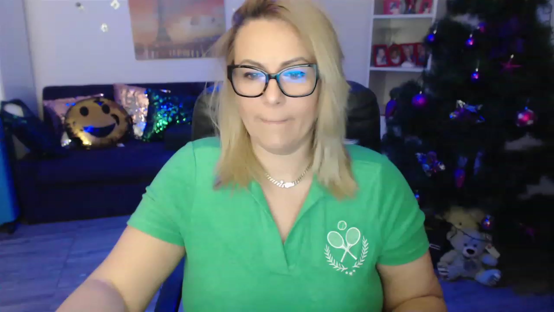 Gallery image thumbnail from A_baby_Boo's myfreecams stream on, 12/21/2022, 19:28 image 12 of 20