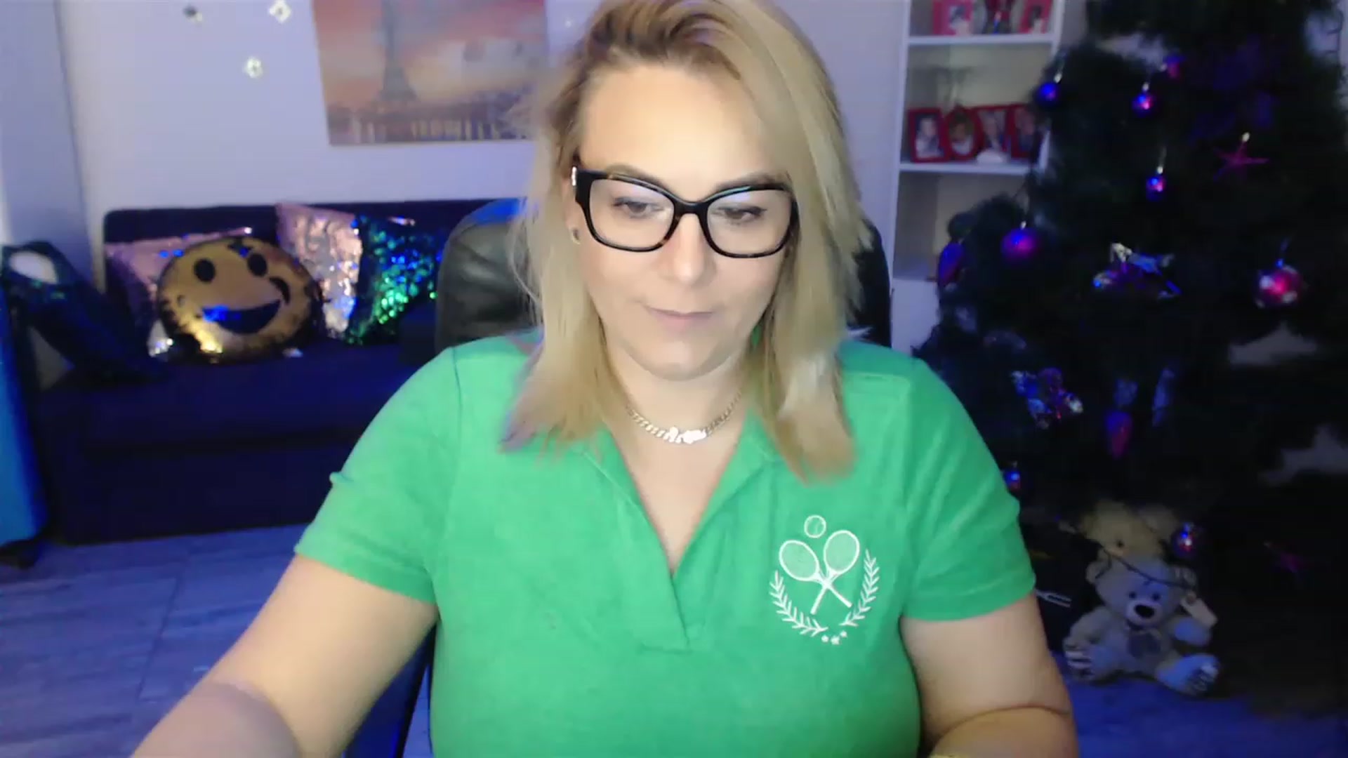 Gallery image thumbnail from A_baby_Boo's myfreecams stream on, 12/21/2022, 19:28 image 17 of 20