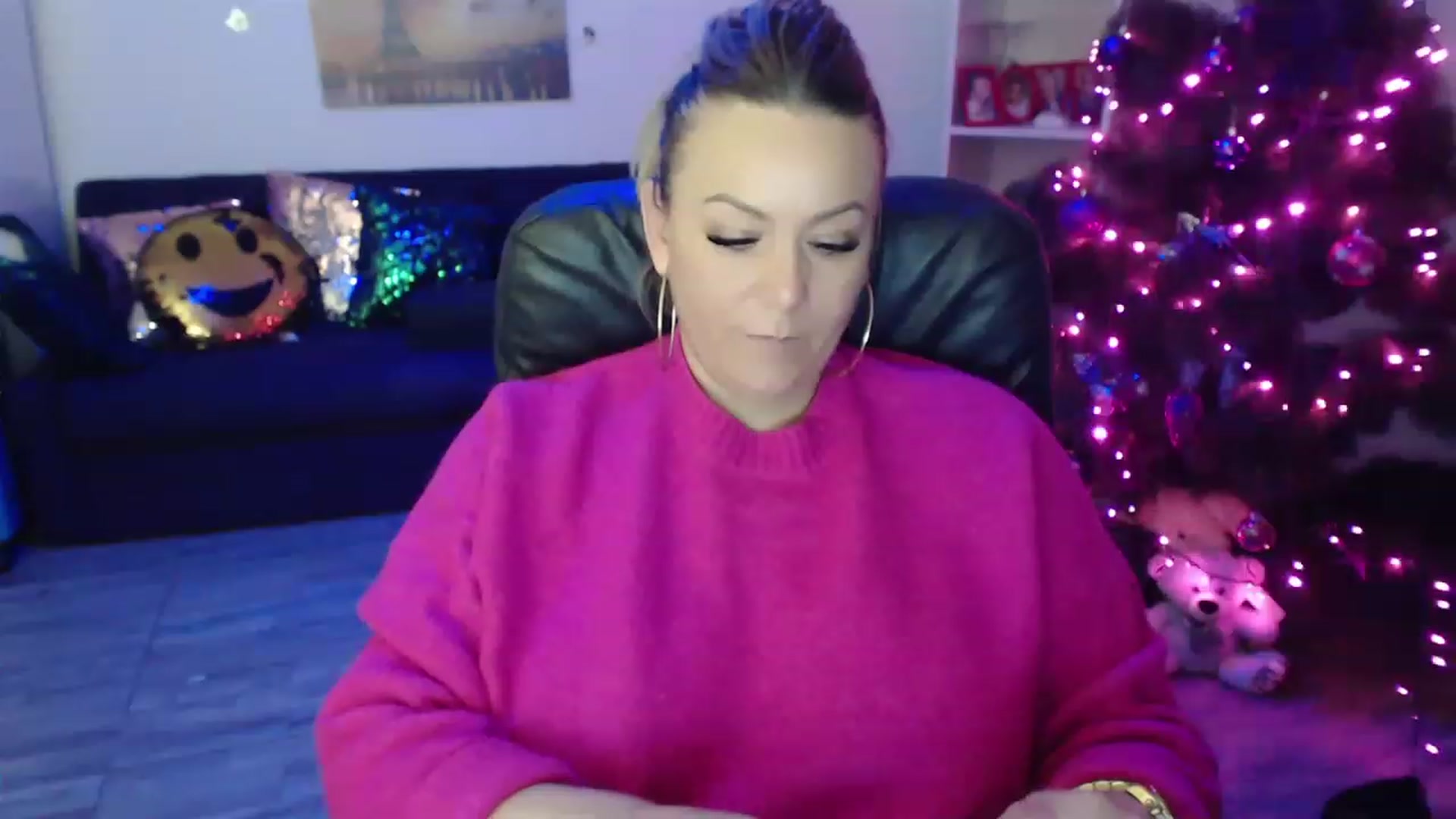 Gallery image thumbnail from A_baby_Boo's myfreecams stream on, 12/23/2022, 21:23 image 7 of 20