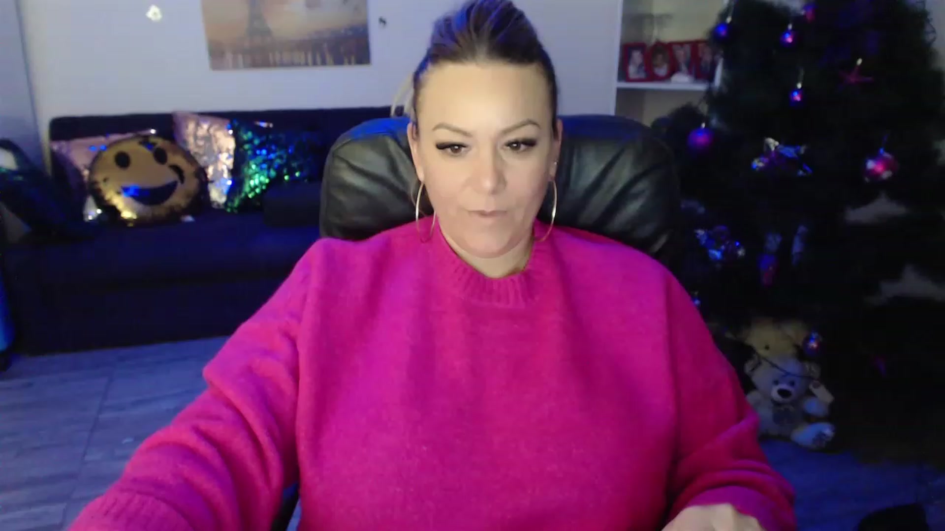 Gallery image thumbnail from A_baby_Boo's myfreecams stream on, 12/23/2022, 21:23 image 10 of 20