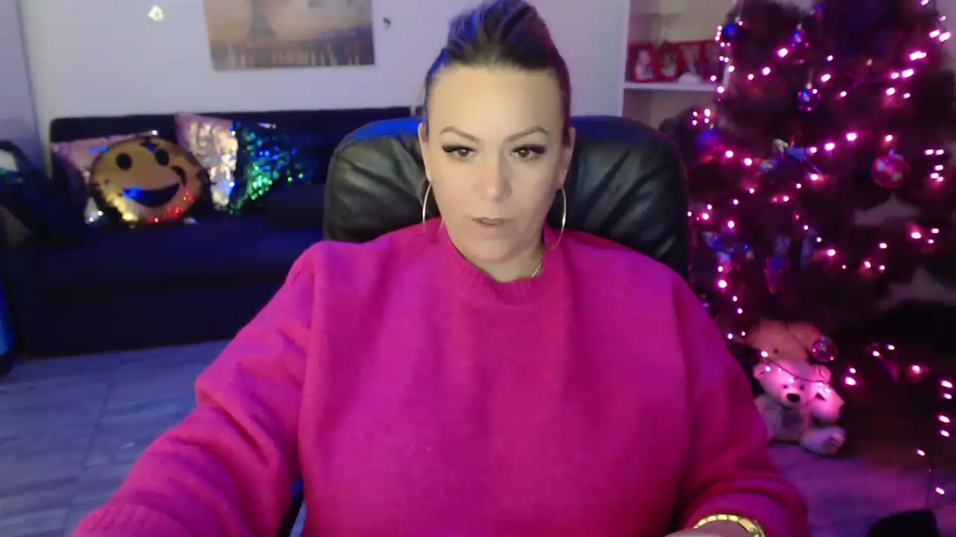 Gallery image thumbnail from A_baby_Boo's myfreecams stream on, 12/23/2022, 21:23 image 16 of 20